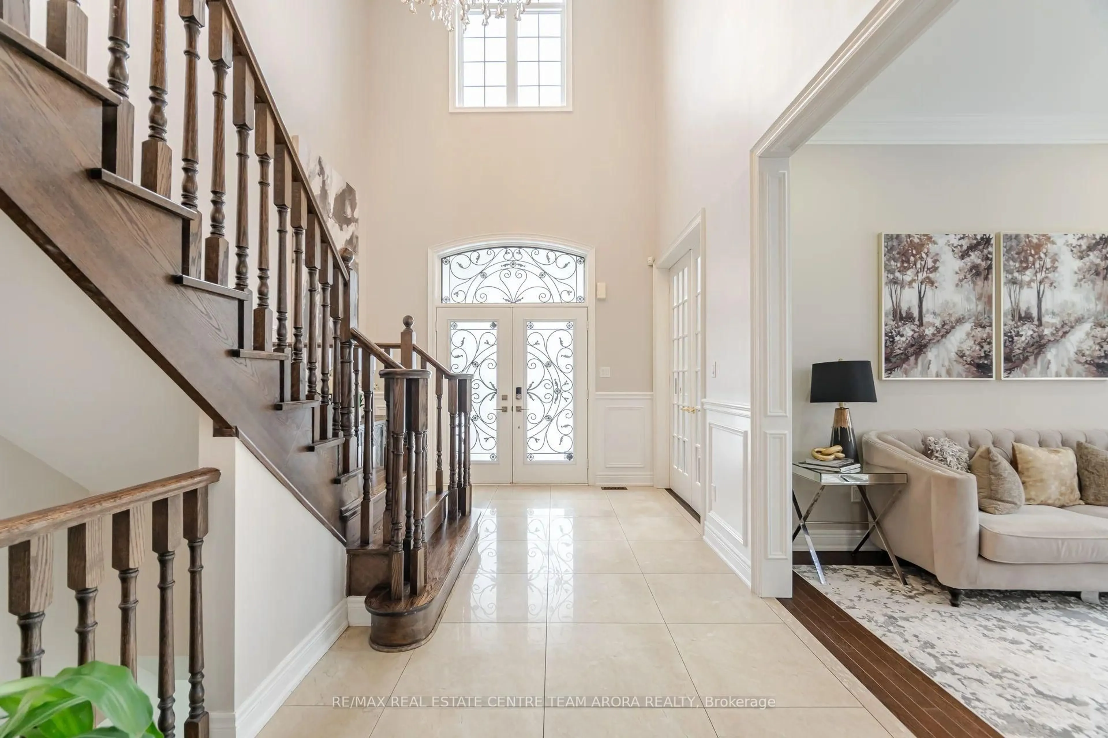 Indoor foyer for 54 Berkwood Hollow Crt, Brampton Ontario L6Y 2Y1