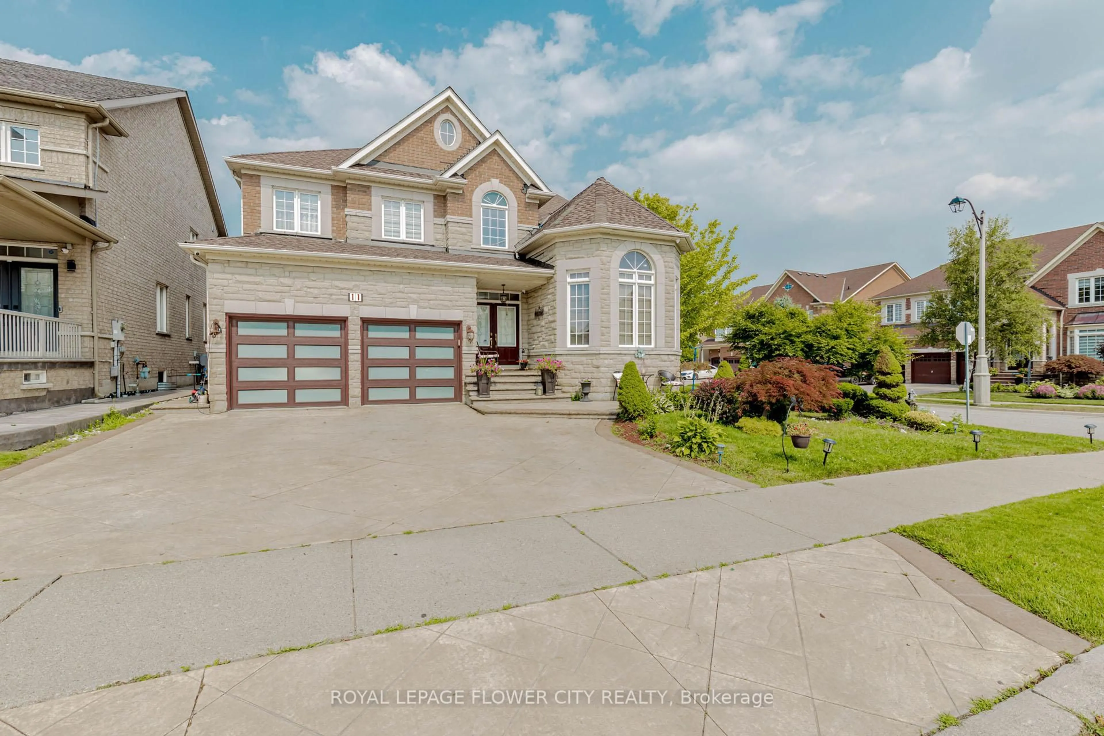 Home with vinyl exterior material, street for 11 Vintonridge Dr, Brampton Ontario L6P 2T8