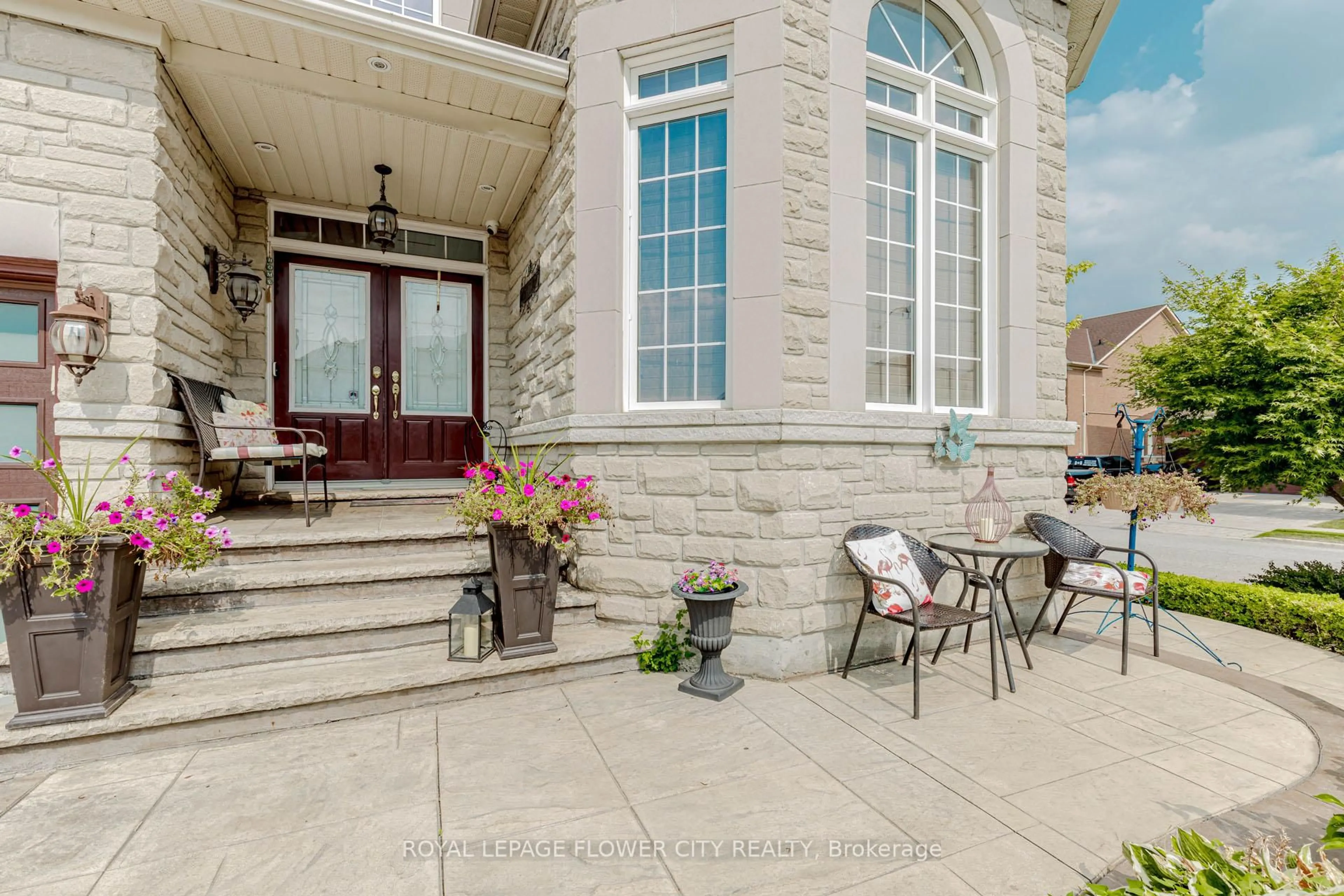 Patio, street for 11 Vintonridge Dr, Brampton Ontario L6P 2T8