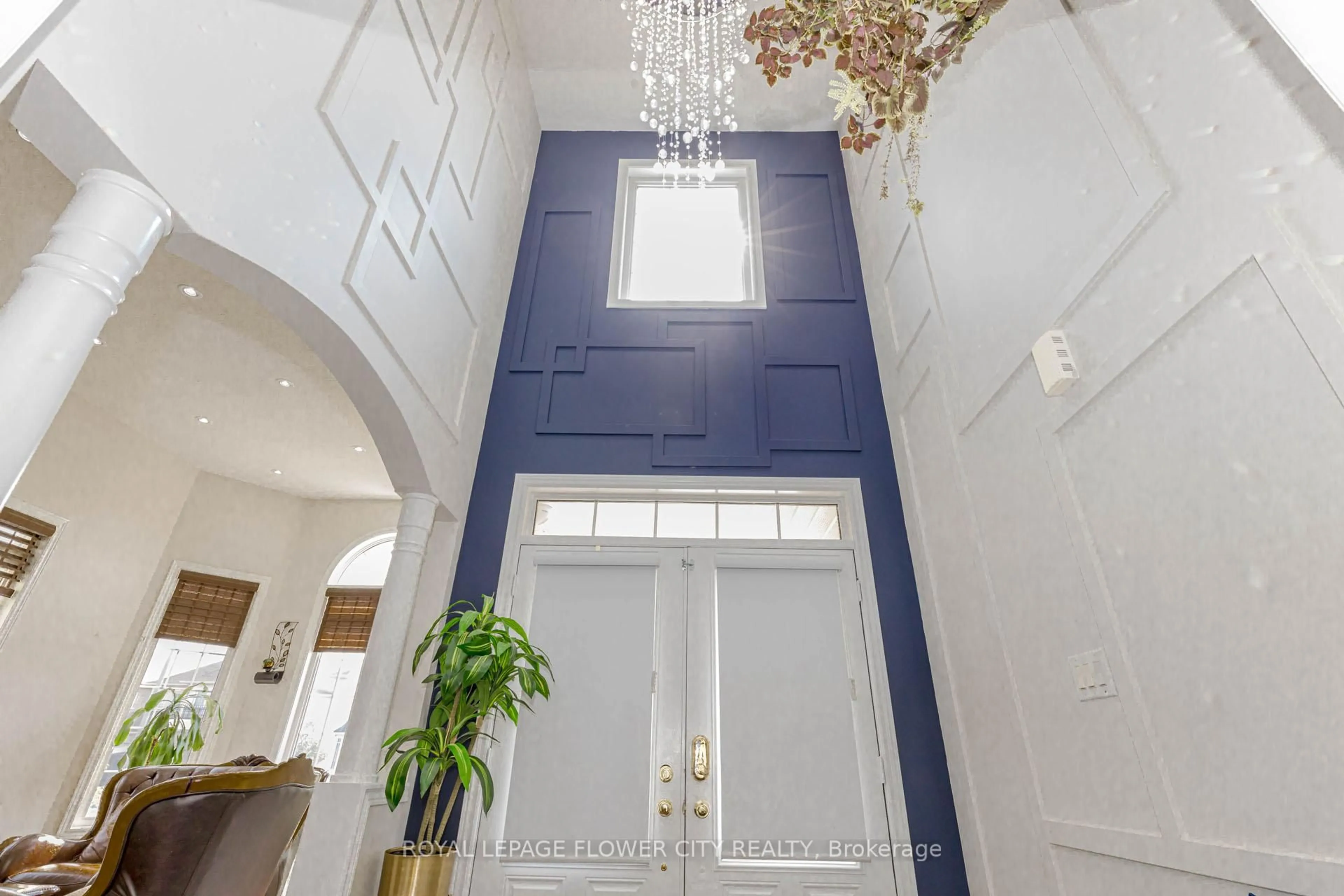 Indoor entryway for 11 Vintonridge Dr, Brampton Ontario L6P 2T8