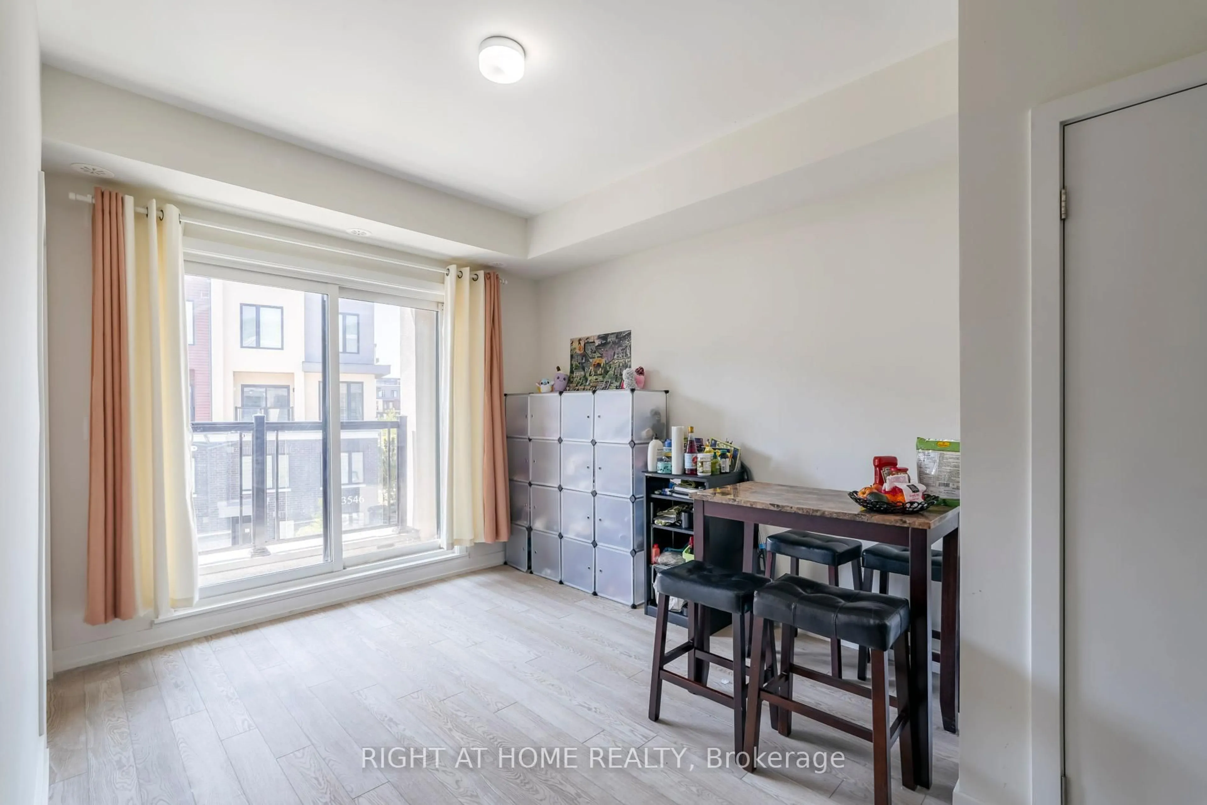 A pic of a room for 3540 Colonial Dr #7, Mississauga Ontario L5L 0C1