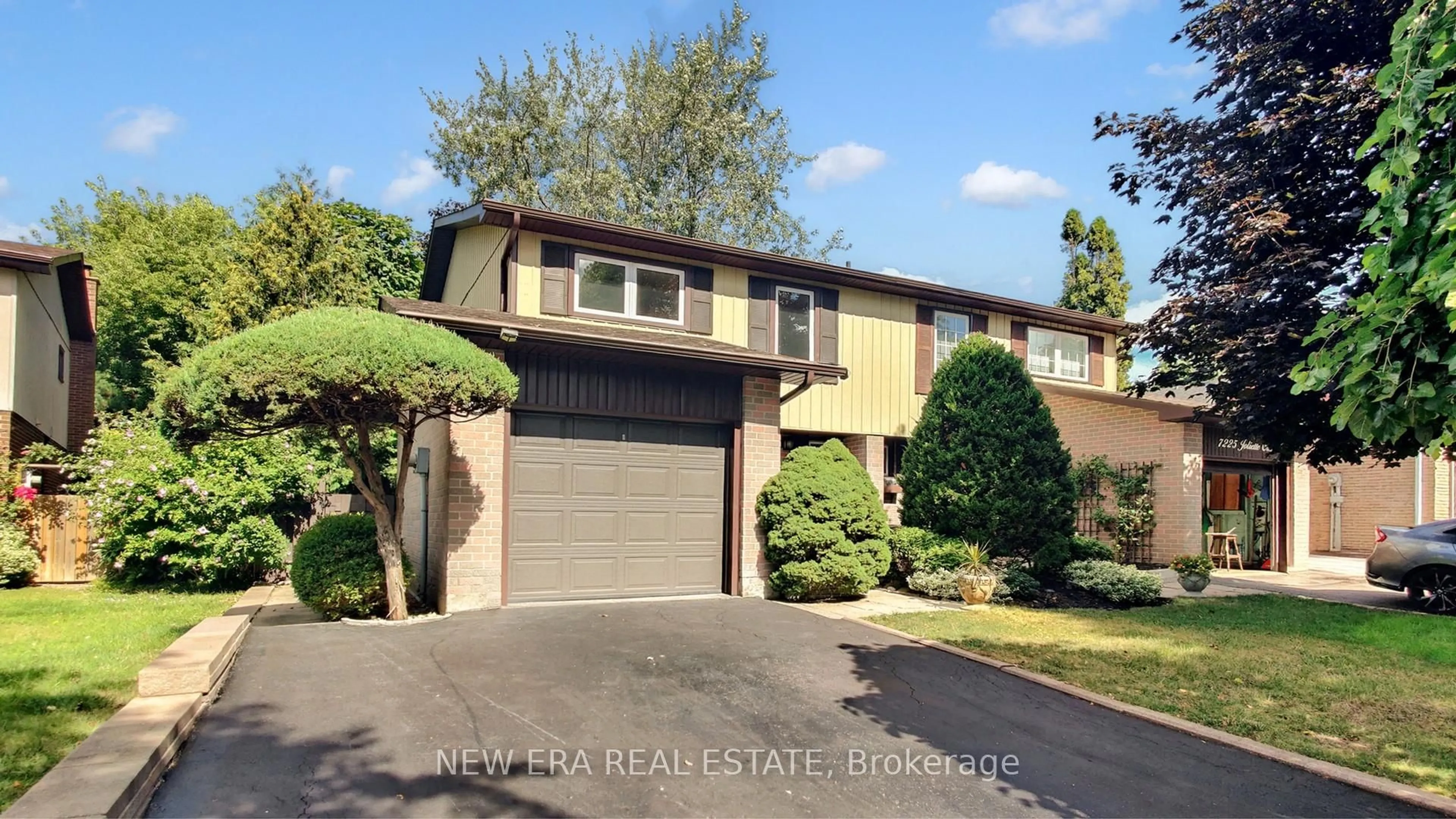 Home with vinyl exterior material, street for 7227 Joliette Cres, Mississauga Ontario L5N 1Z2