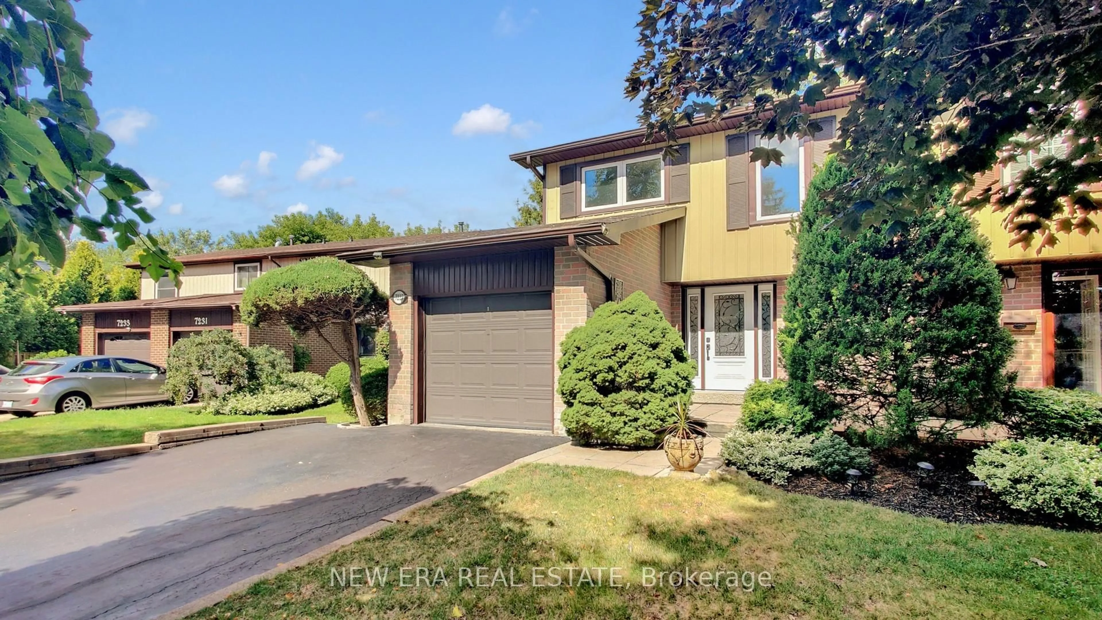 Home with brick exterior material, street for 7227 Joliette Cres, Mississauga Ontario L5N 1Z2