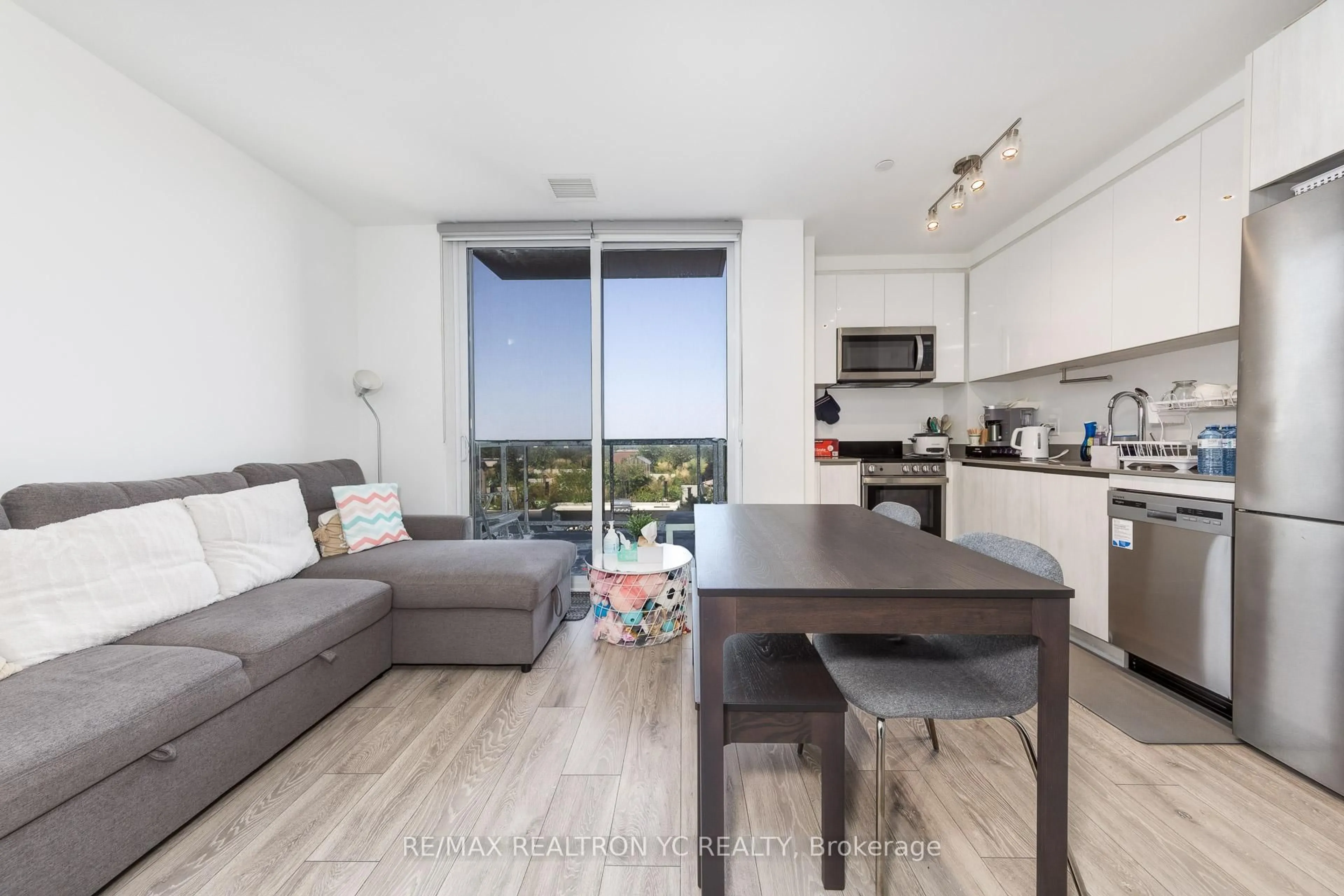 Open concept kitchen, wood/laminate floor for 3100 Keele St #803, Toronto Ontario M3M 0E1