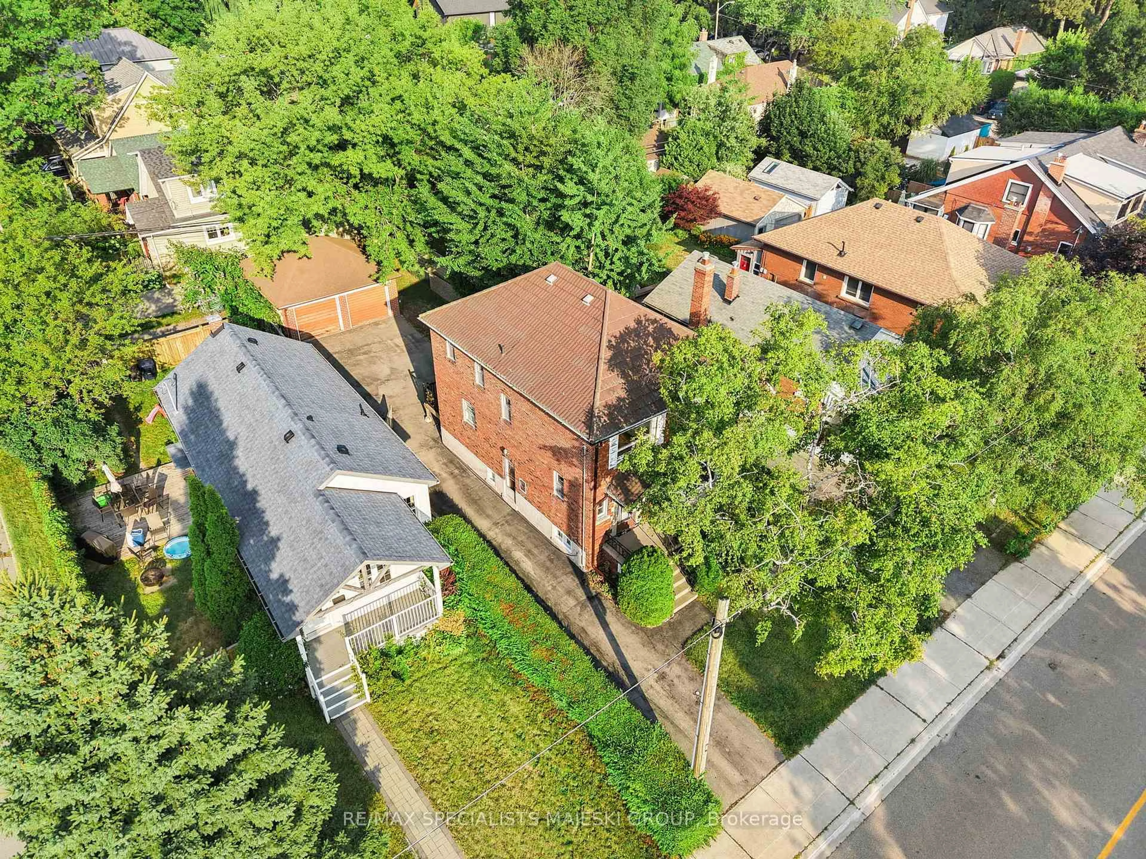A pic from outside/outdoor area/front of a property/back of a property/a pic from drone, street for 50 Twenty Third St, Toronto Ontario M8V 3M6