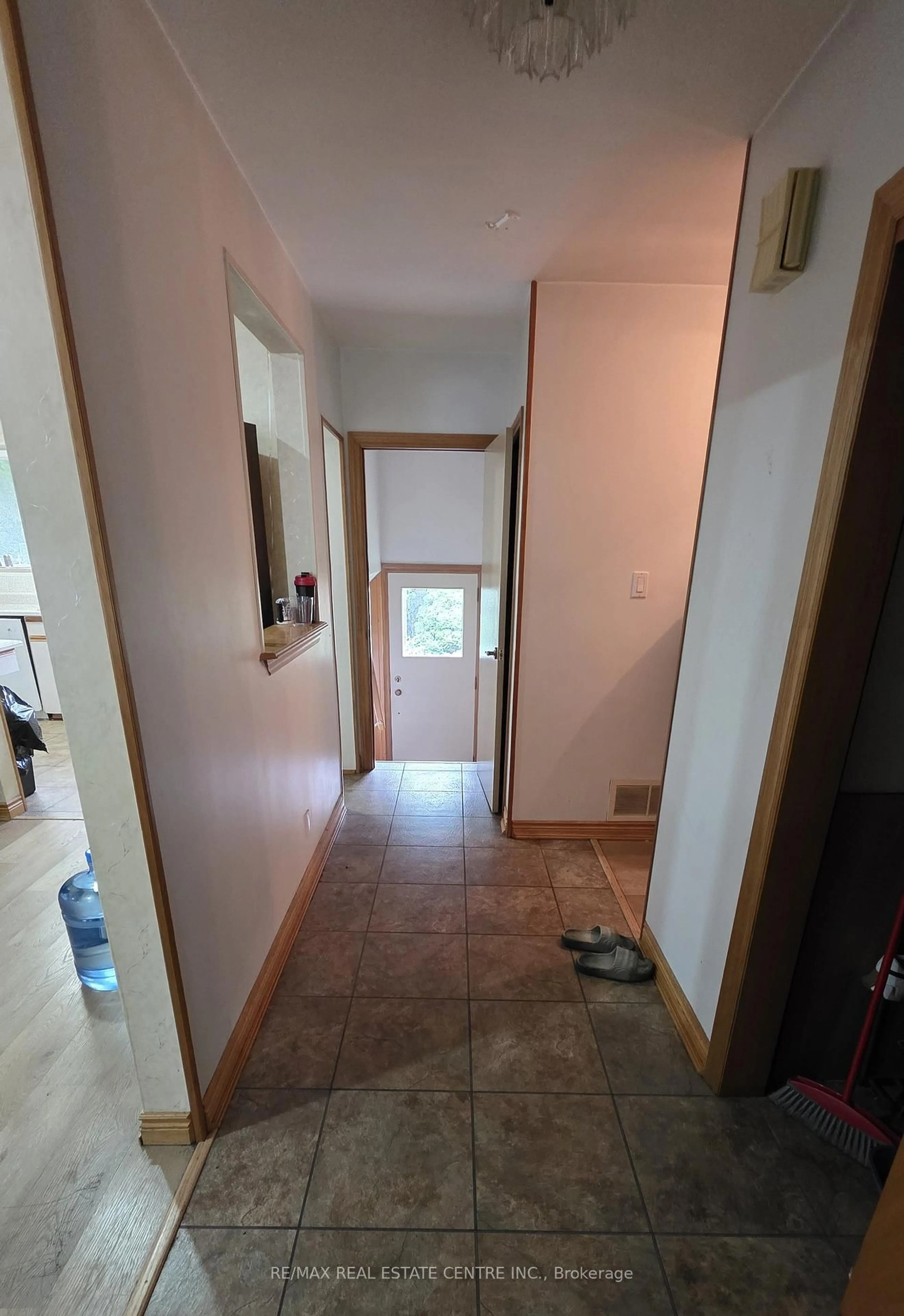 Unknown for 593 Indian Rd, Mississauga Ontario L5H 1R1