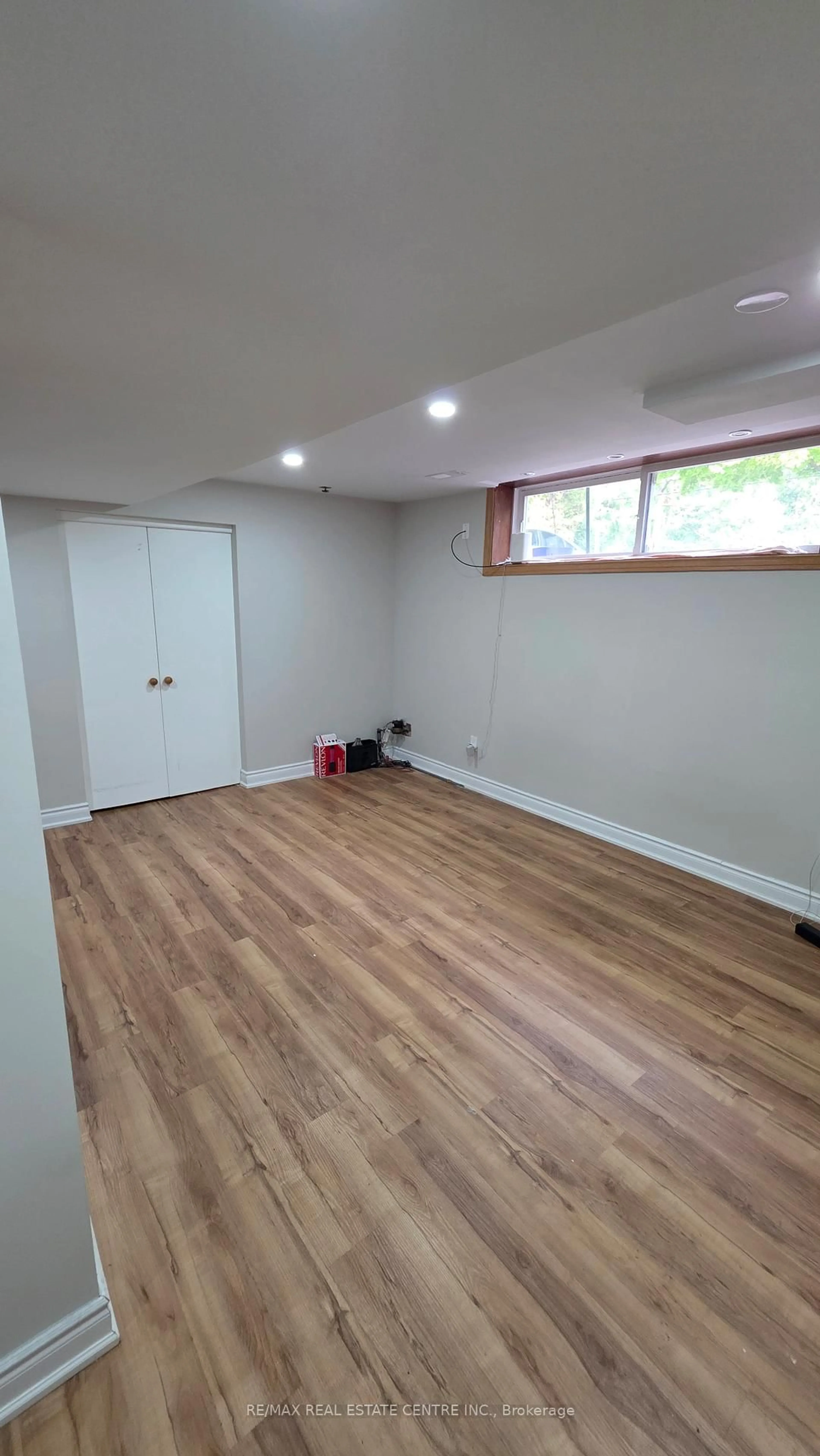 A pic of a room for 593 Indian Rd, Mississauga Ontario L5H 1R1