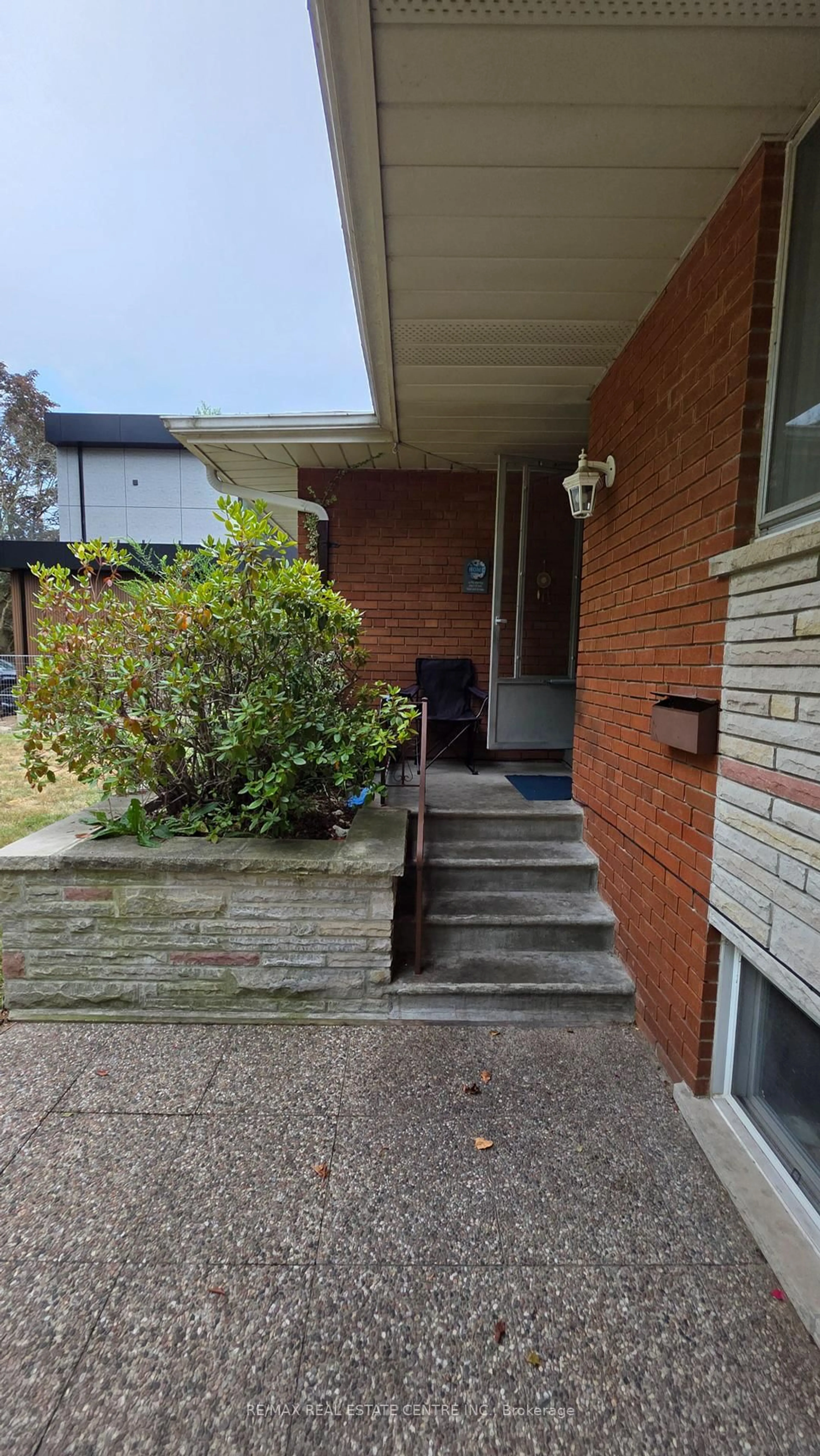 Unknown for 593 Indian Rd, Mississauga Ontario L5H 1R1