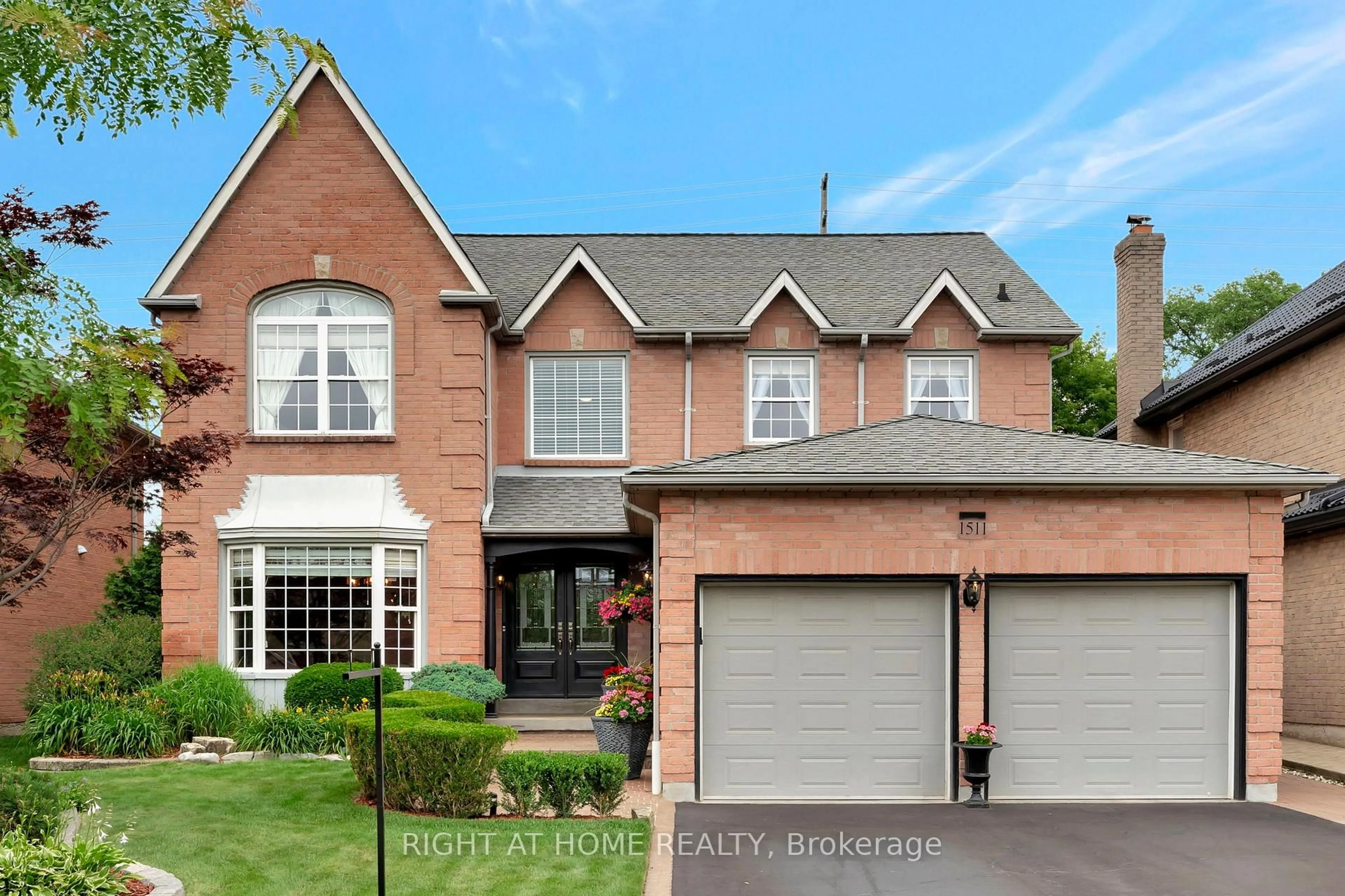 Home with brick exterior material, street for 1511 Ravensmoor Cres, Mississauga Ontario L5M 3L3