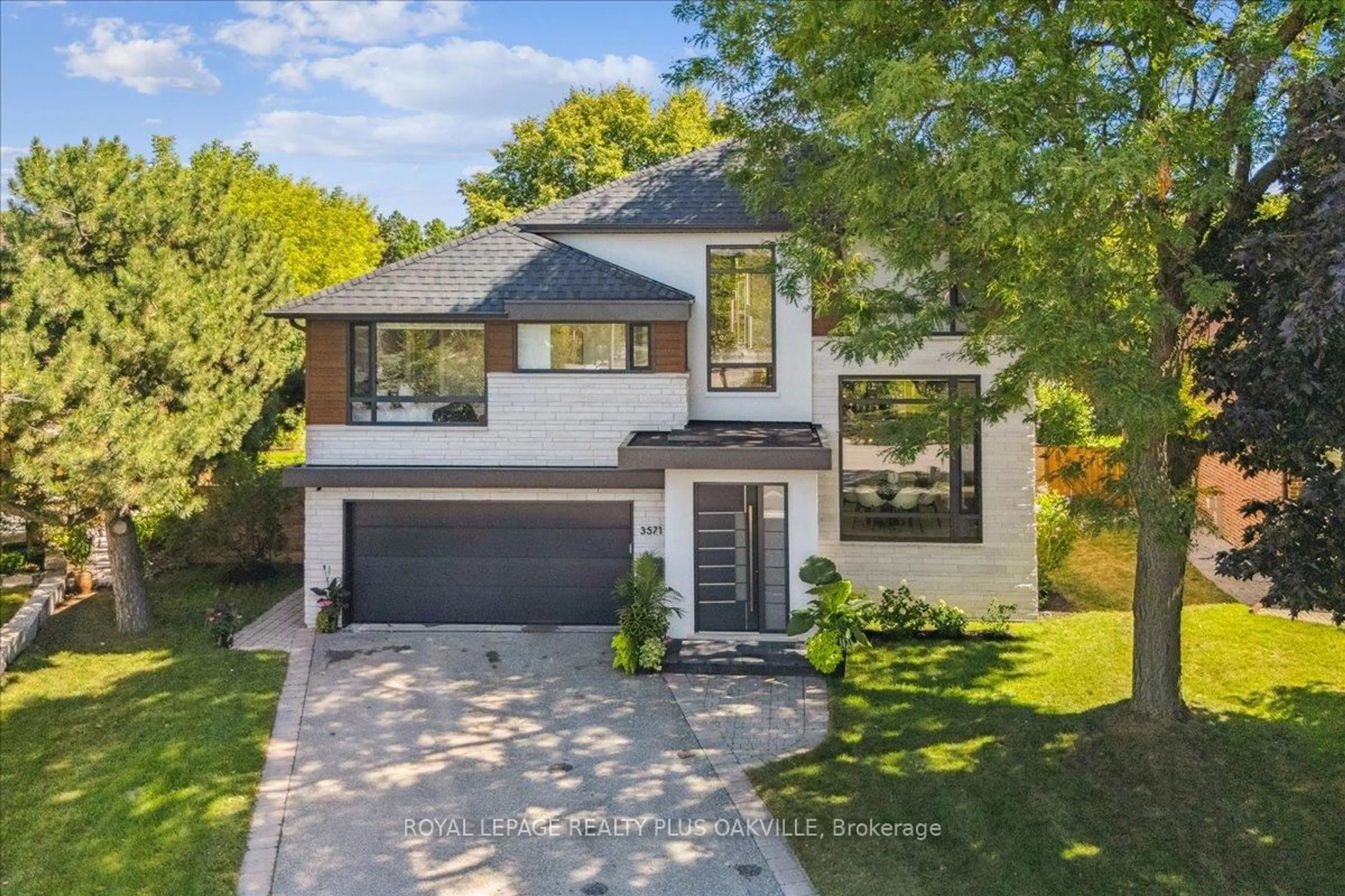 Home with brick exterior material, street for 3571 Swirlingleaves Cres, Mississauga Ontario L4Y 3P7