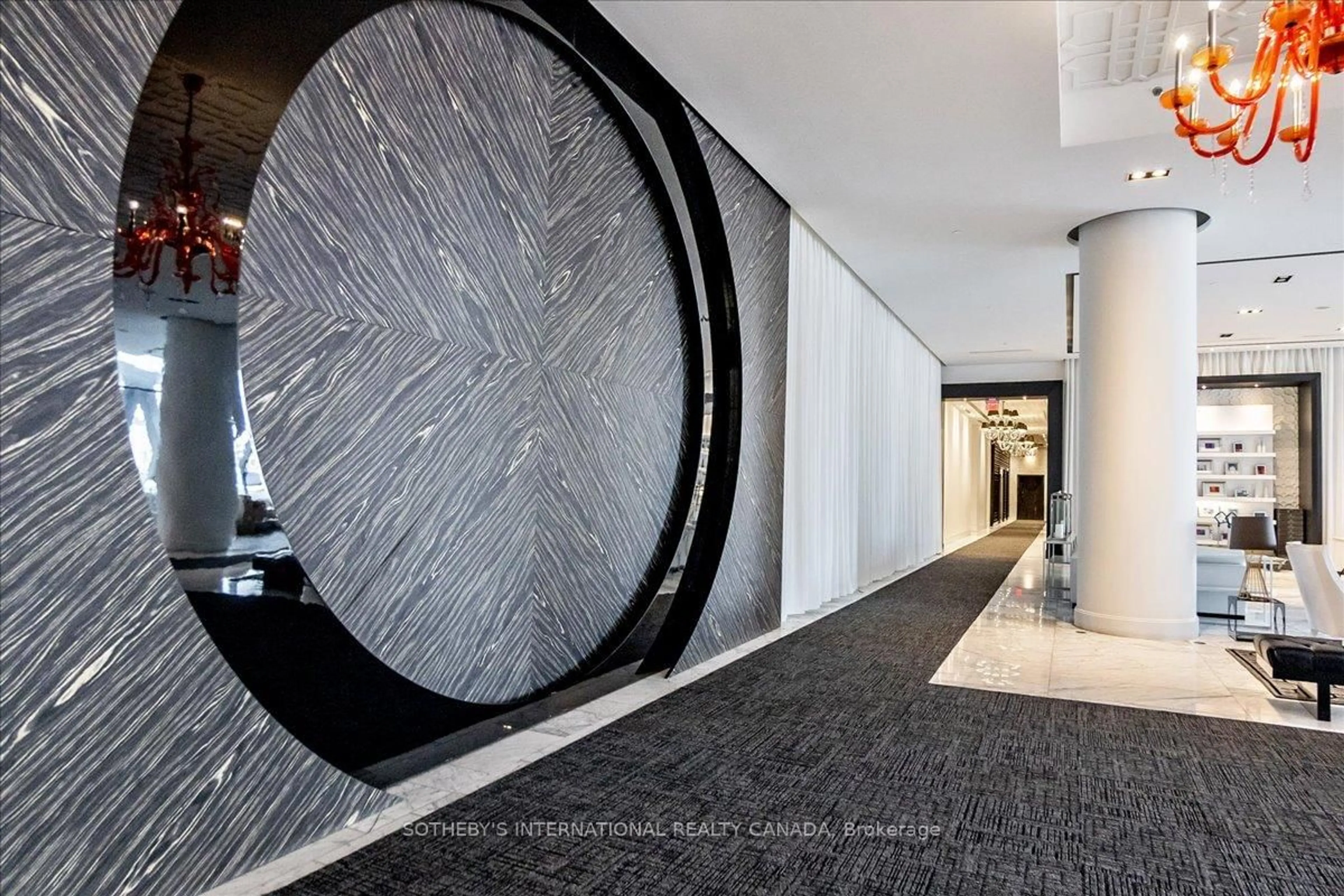 Indoor foyer for 90 Park Lawn Rd #915, Toronto Ontario M8Y 0B6