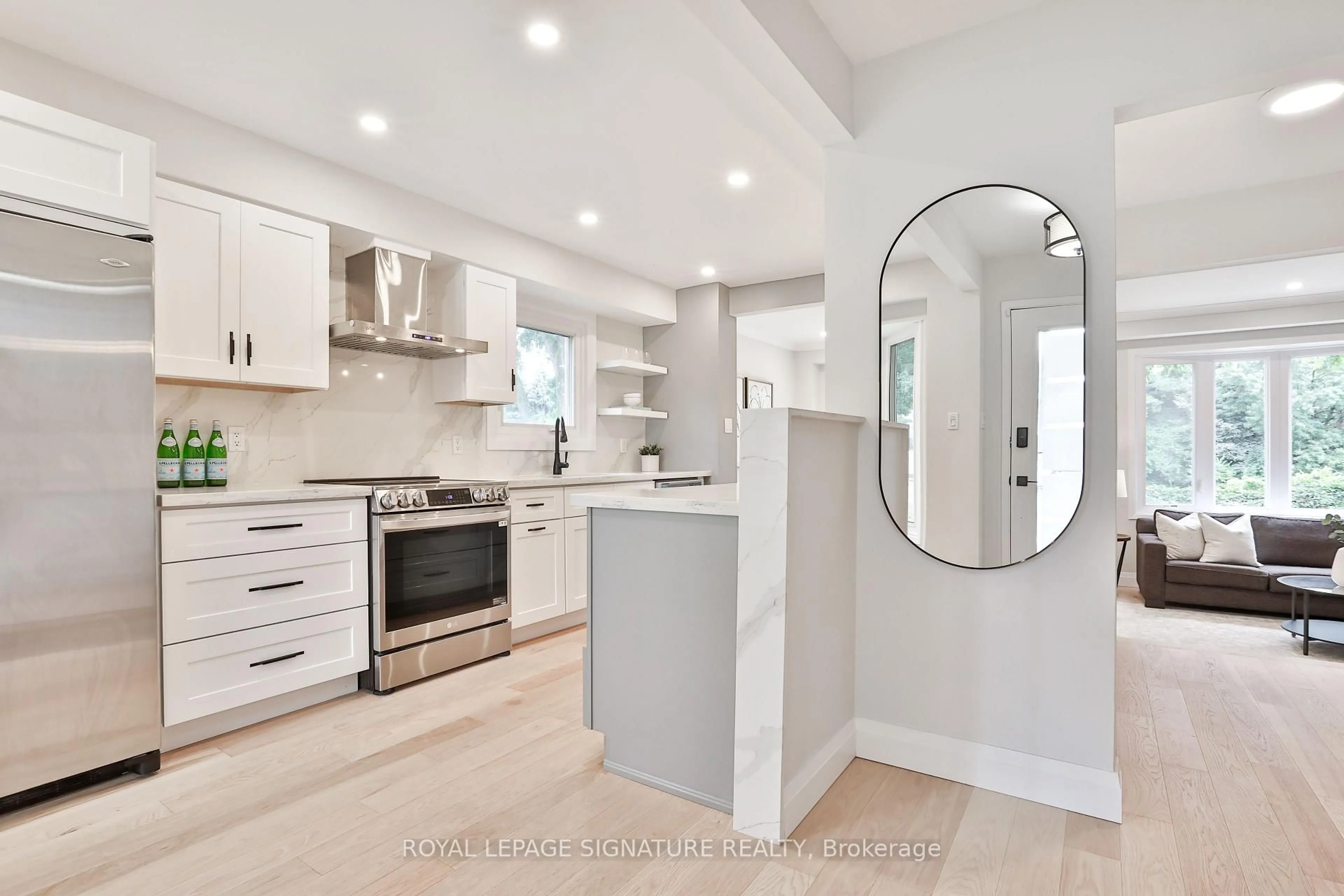 Open concept kitchen, unknown for 1880 Carrera Crt, Mississauga Ontario L5J 4R5