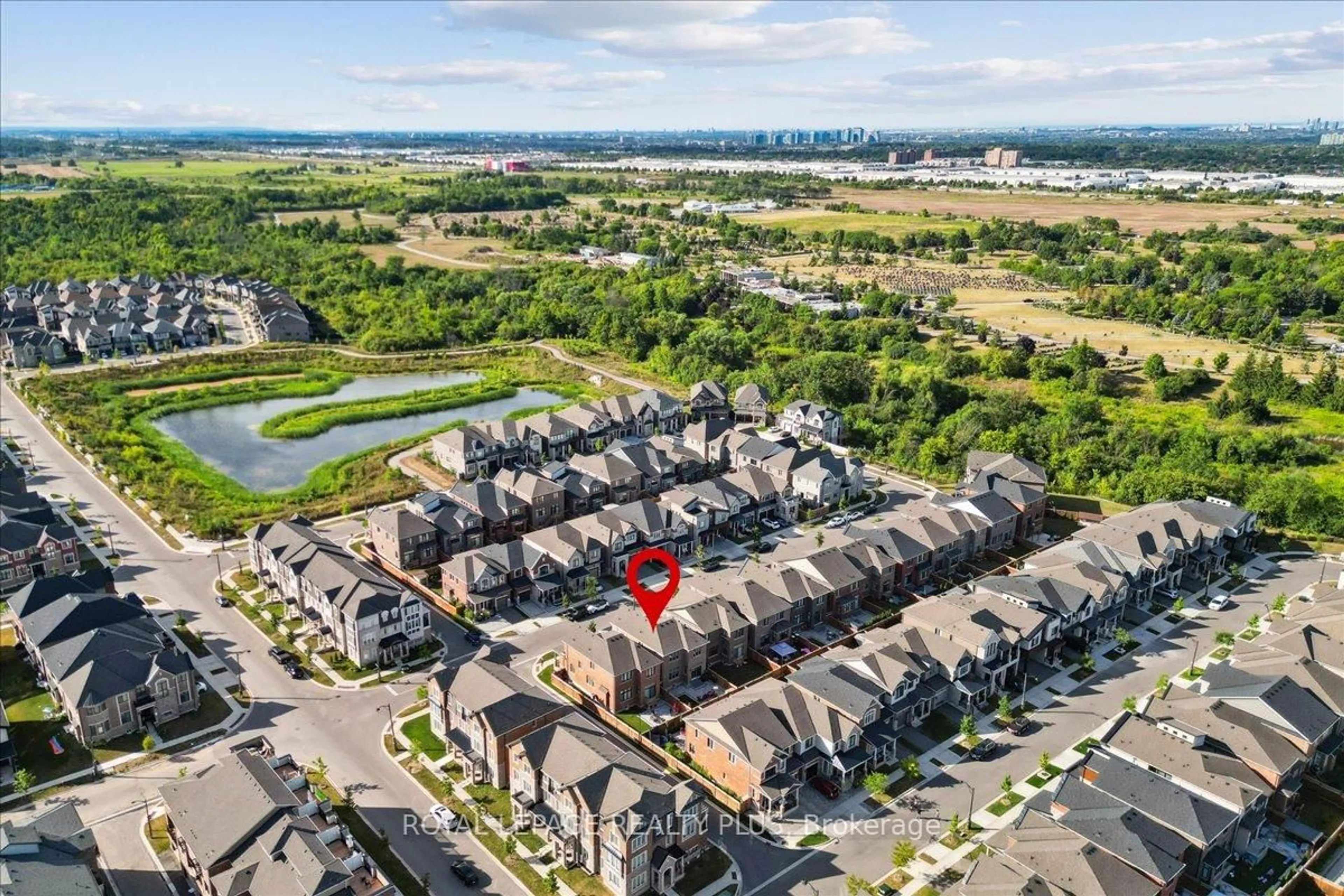 A pic from outside/outdoor area/front of a property/back of a property/a pic from drone, water/lake/river/ocean view for 1416 Lakeport Cres, Oakville Ontario L6H 3S1
