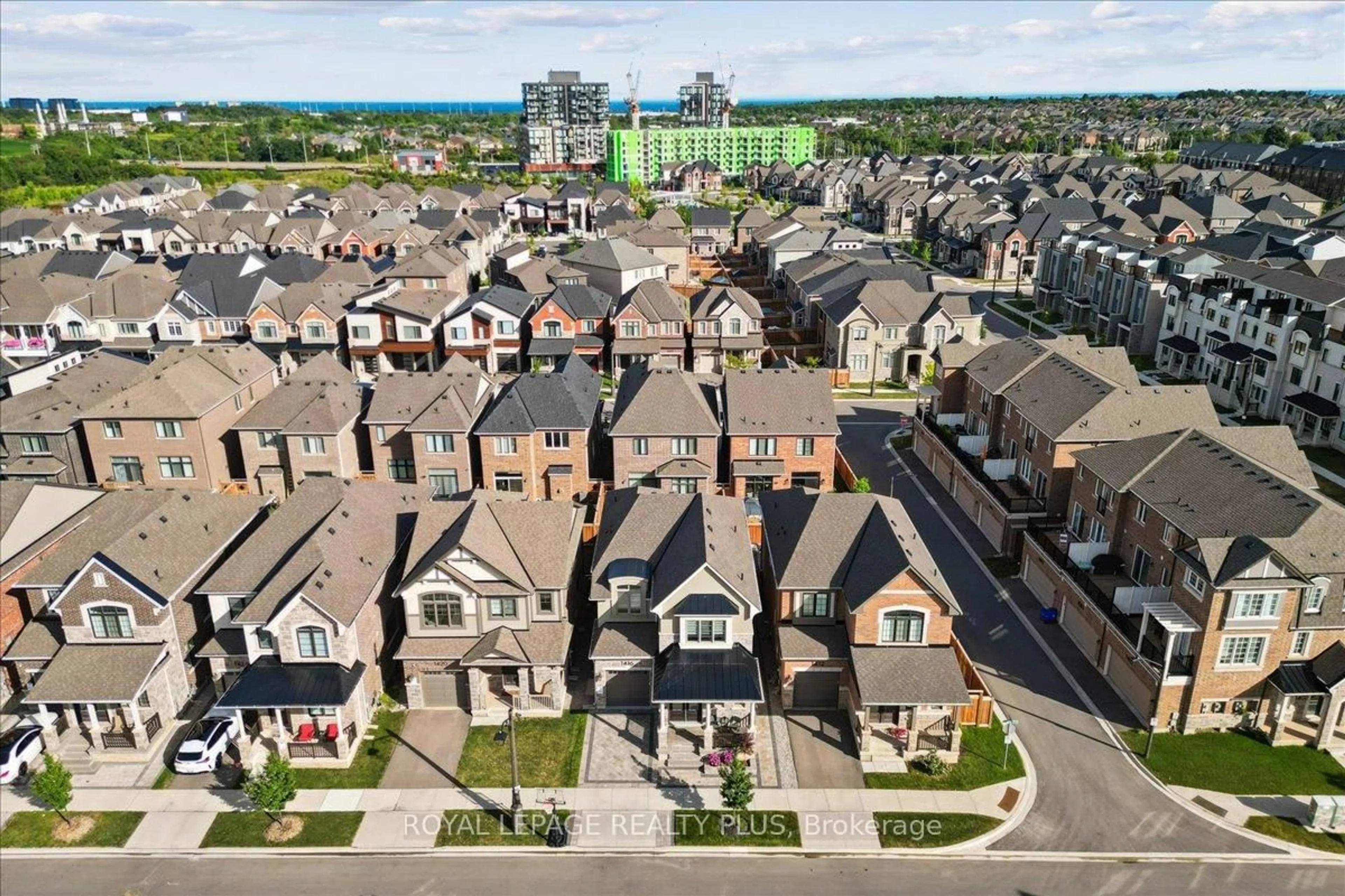 A pic from outside/outdoor area/front of a property/back of a property/a pic from drone, city buildings view from balcony for 1416 Lakeport Cres, Oakville Ontario L6H 3S1