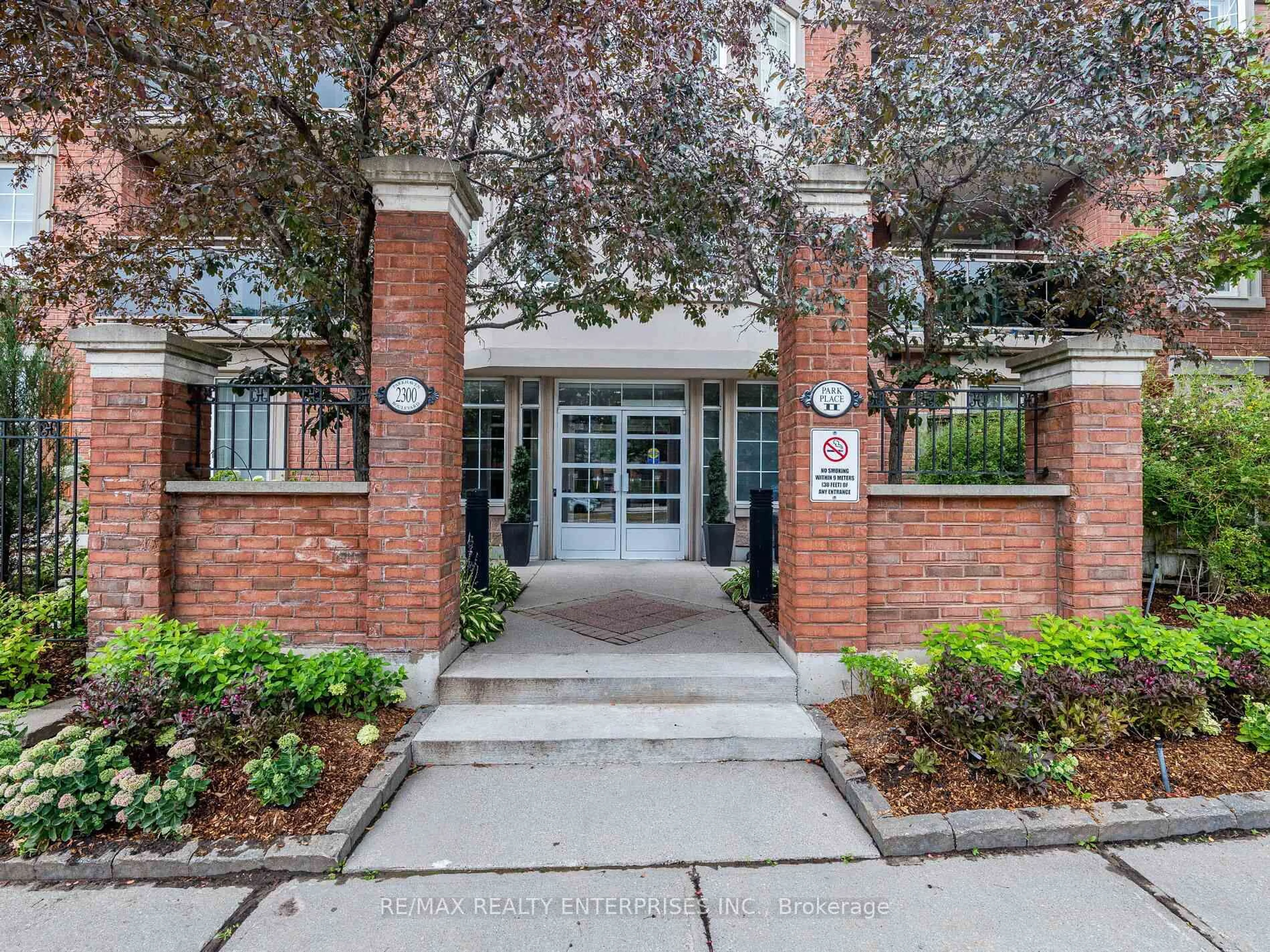 Indoor foyer for 2300 Parkhaven Blvd #303, Oakville Ontario L6H 6V9