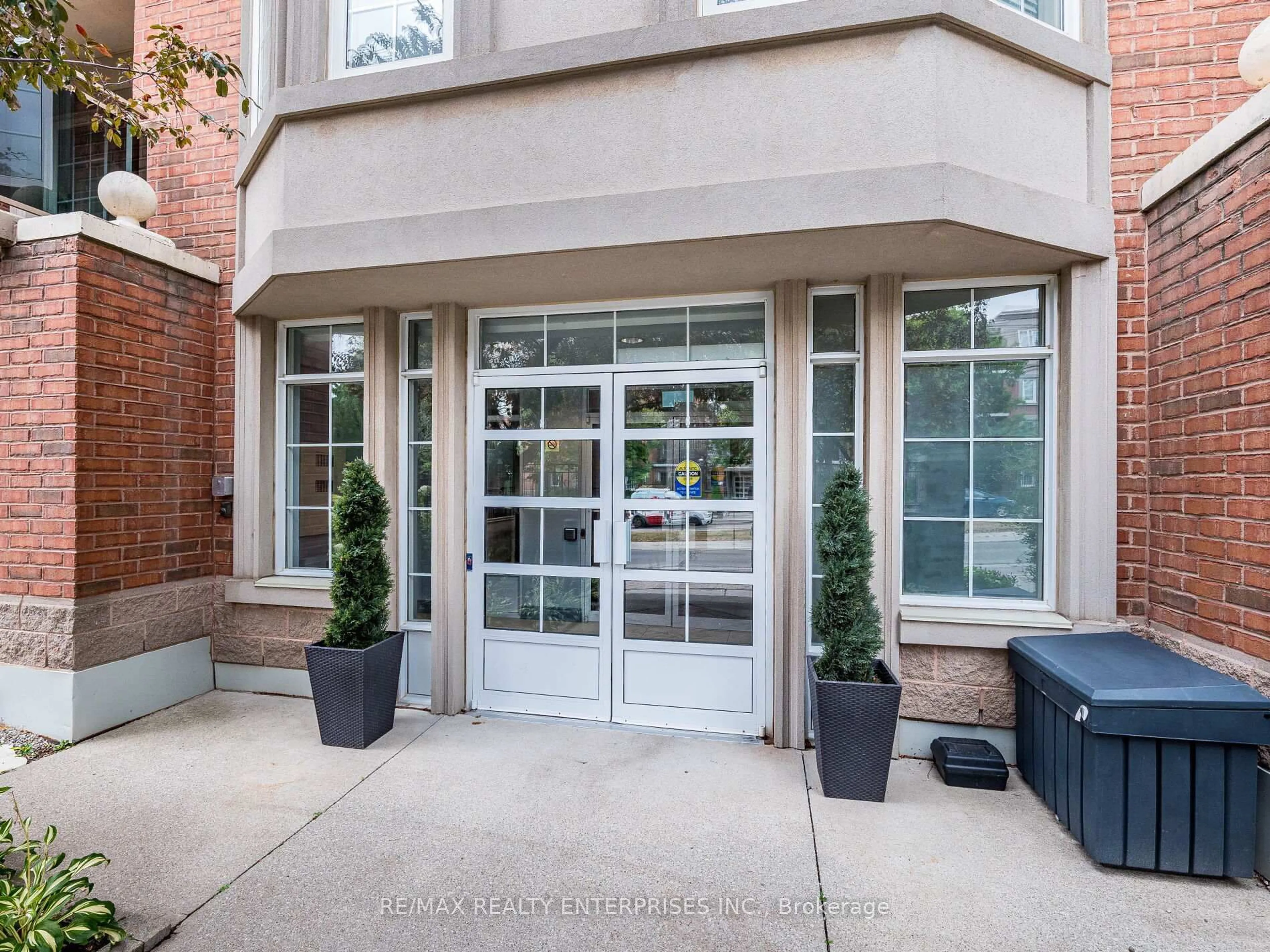 Indoor foyer for 2300 Parkhaven Blvd #303, Oakville Ontario L6H 6V9