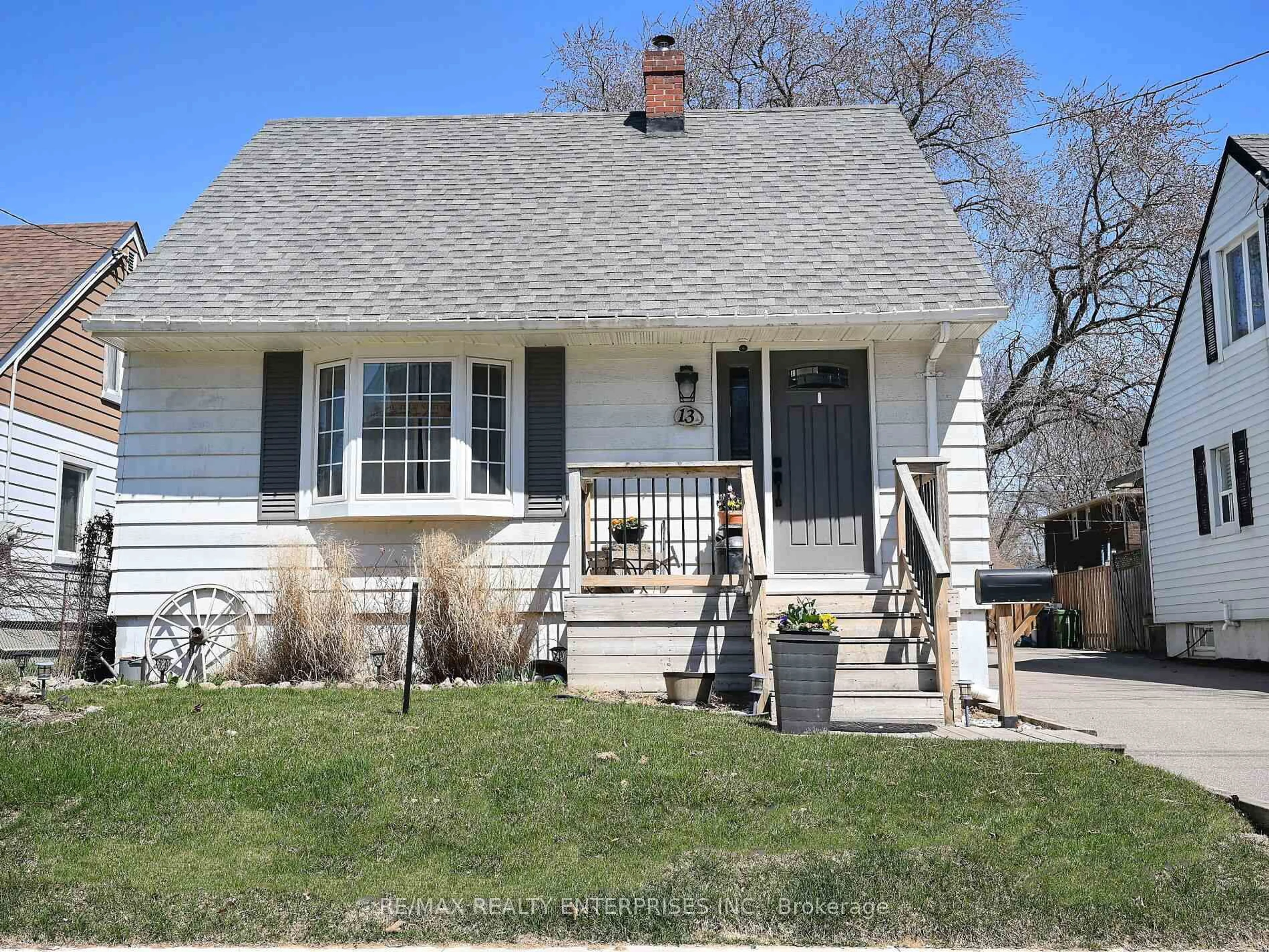 Home with vinyl exterior material, street for 13 Avon Park Dr, Toronto Ontario M8Z 3X3