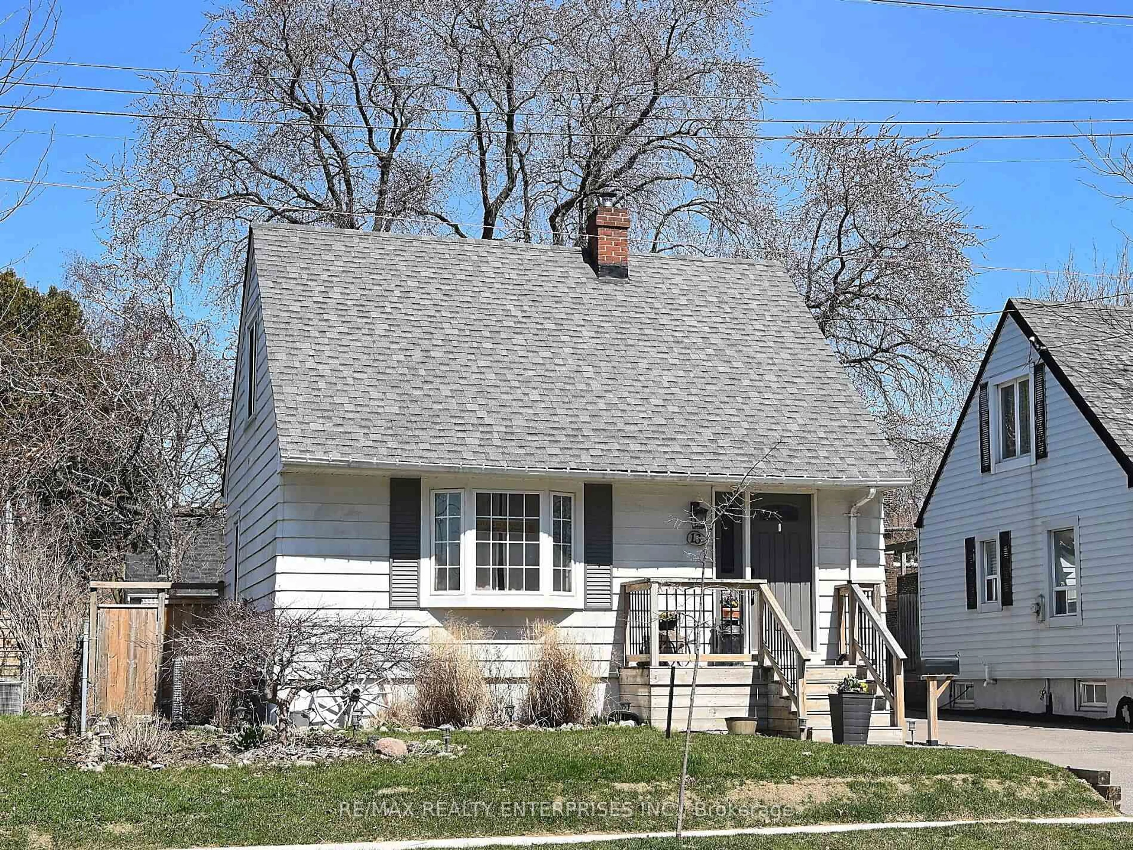 Home with vinyl exterior material, street for 13 Avon Park Dr, Toronto Ontario M8Z 3X3