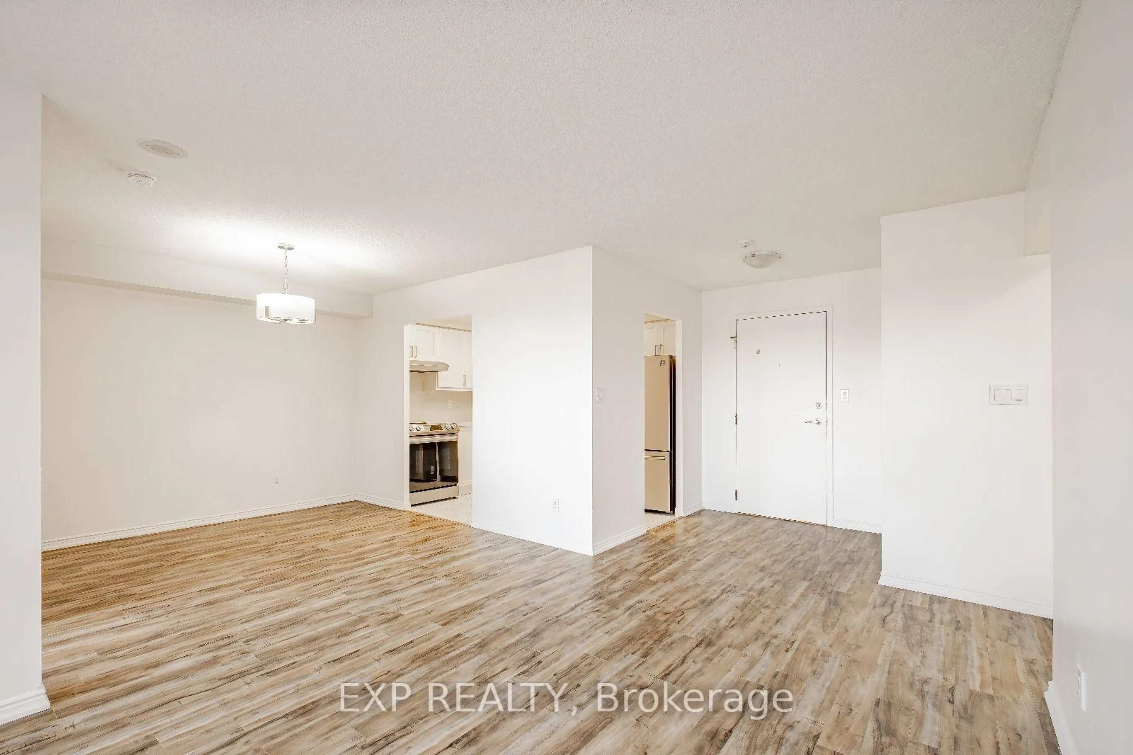 A pic of a room for 135 Hillcrest Ave #805, Mississauga Ontario L5B 4B1