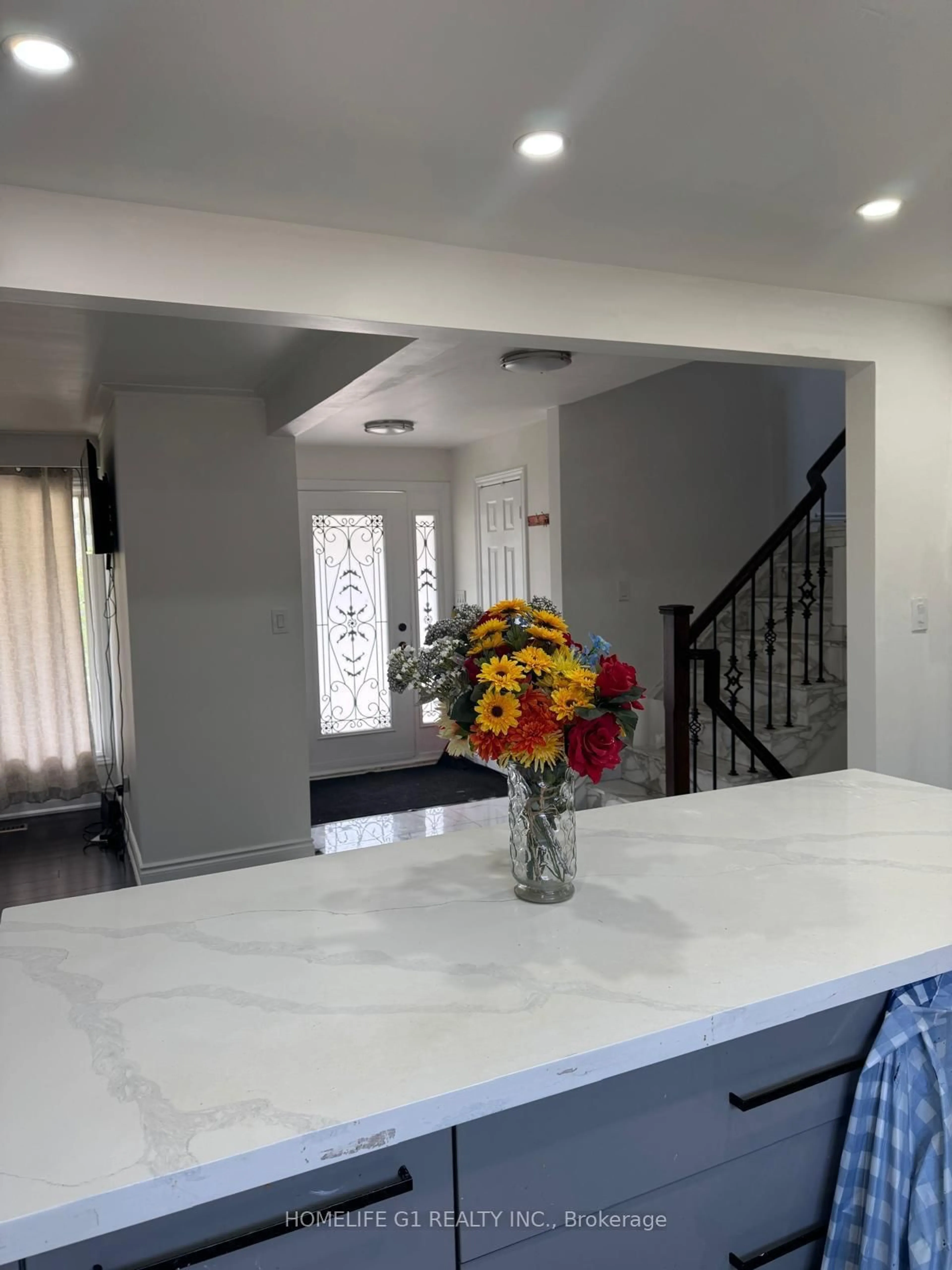 Open concept kitchen, ceramic/tile floor for 11 Islay Crt, Toronto Ontario M9M 1V4