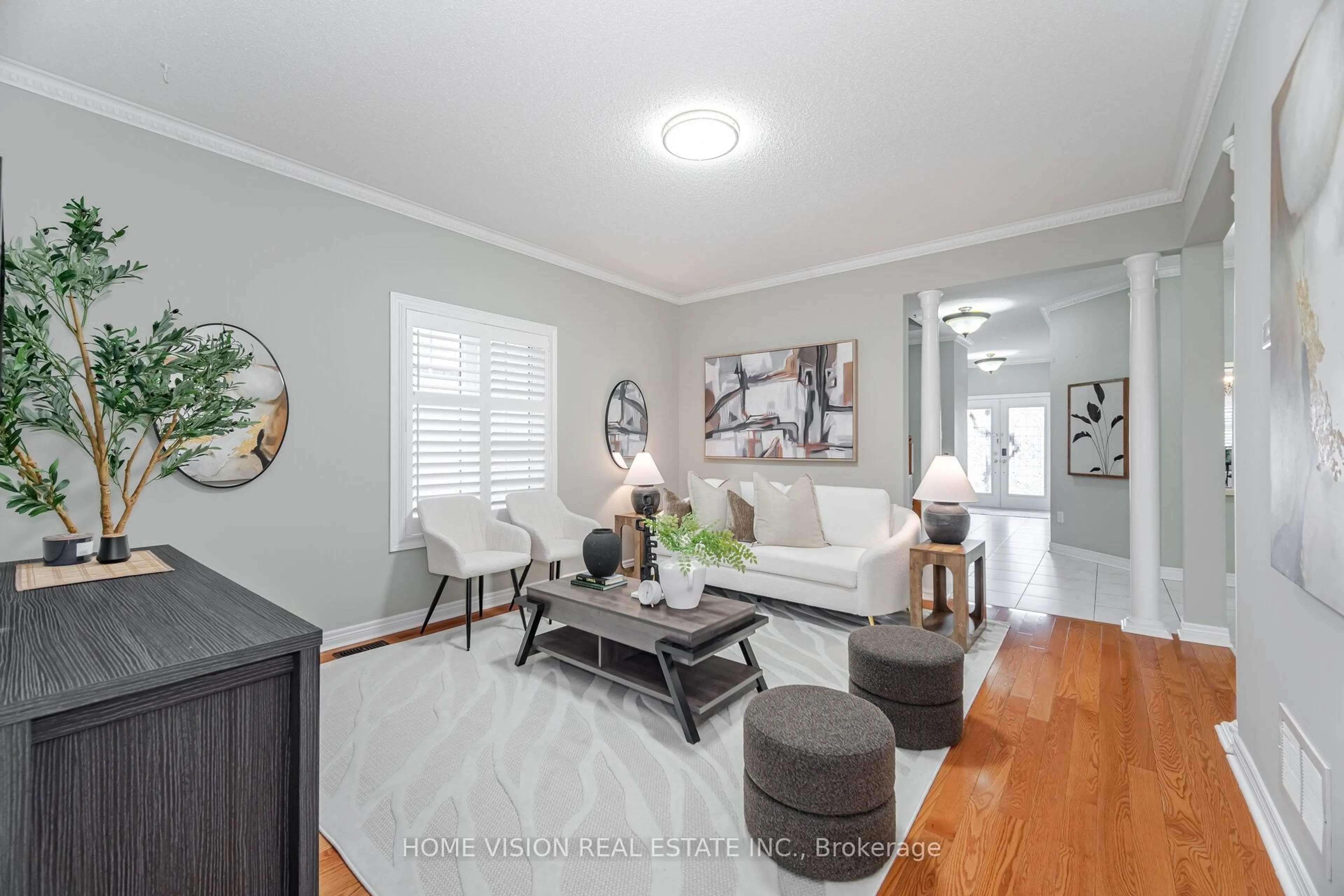 Living room with furniture, unknown for 7174 Saint Barbara Blvd, Mississauga Ontario L5W 0C4