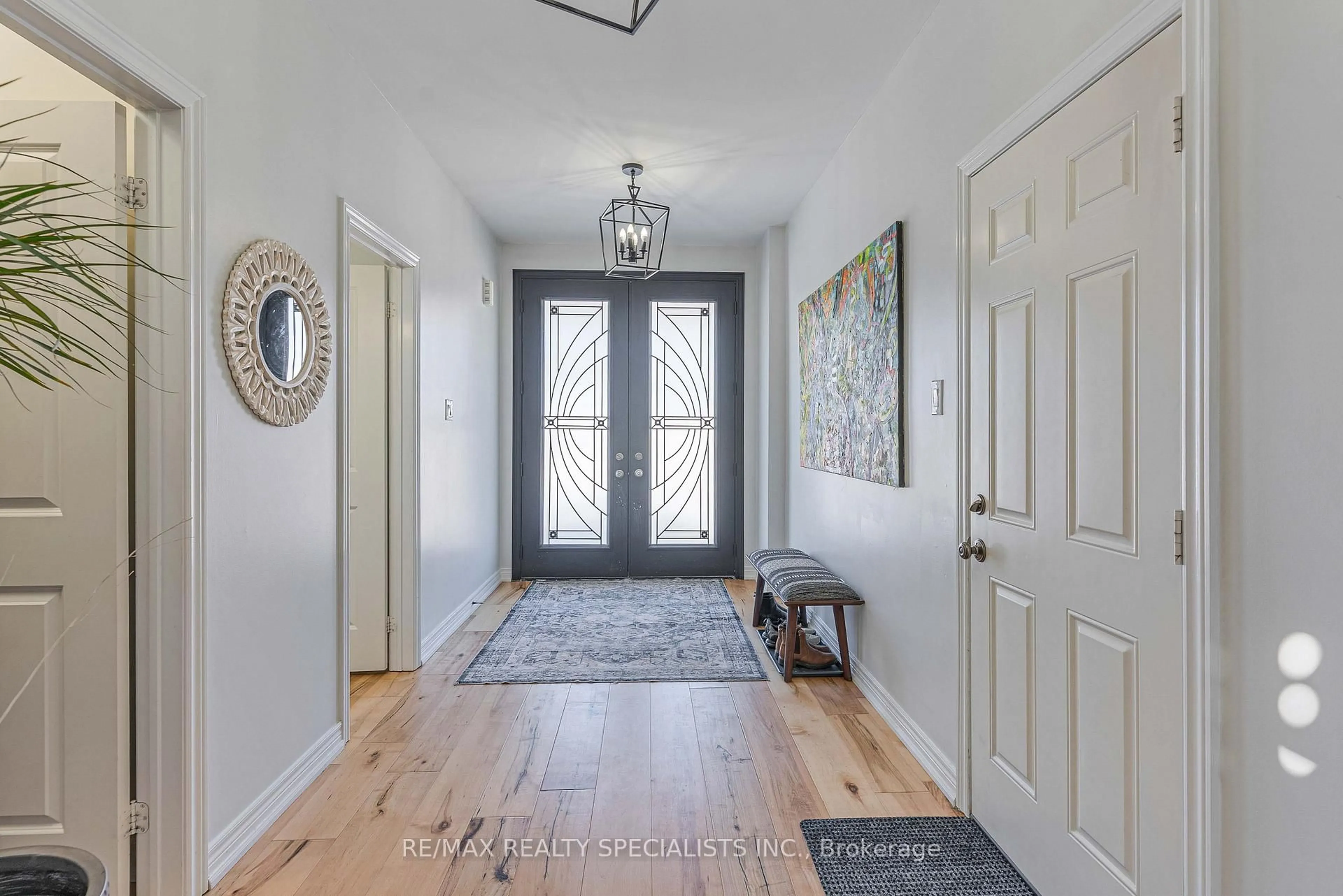 Indoor entryway for 27 Boyces Creek Cres, Caledon Ontario L7C 3S2
