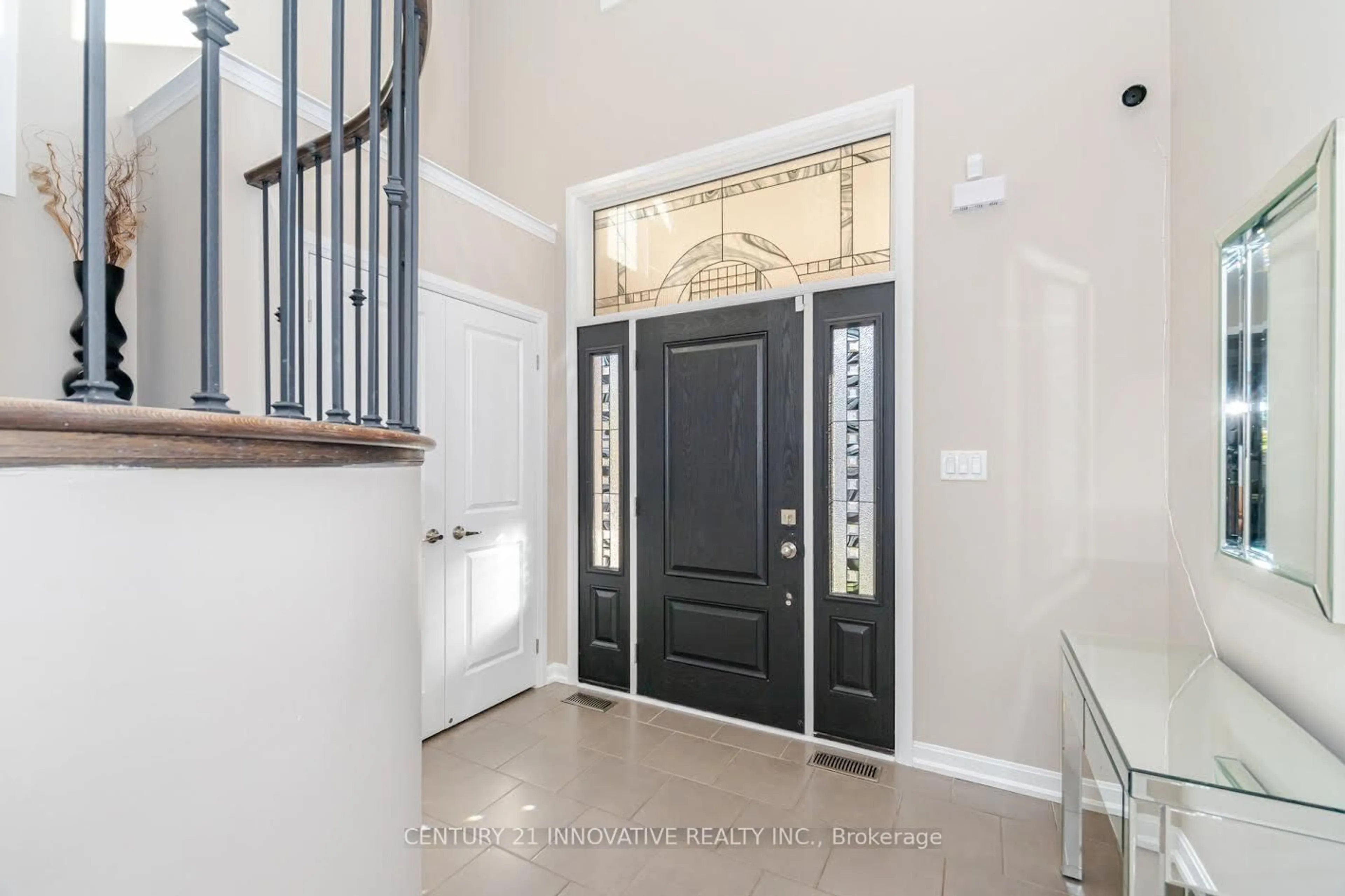 Indoor entryway for 3213 Preserve Dr, Oakville Ontario L6M 4J9