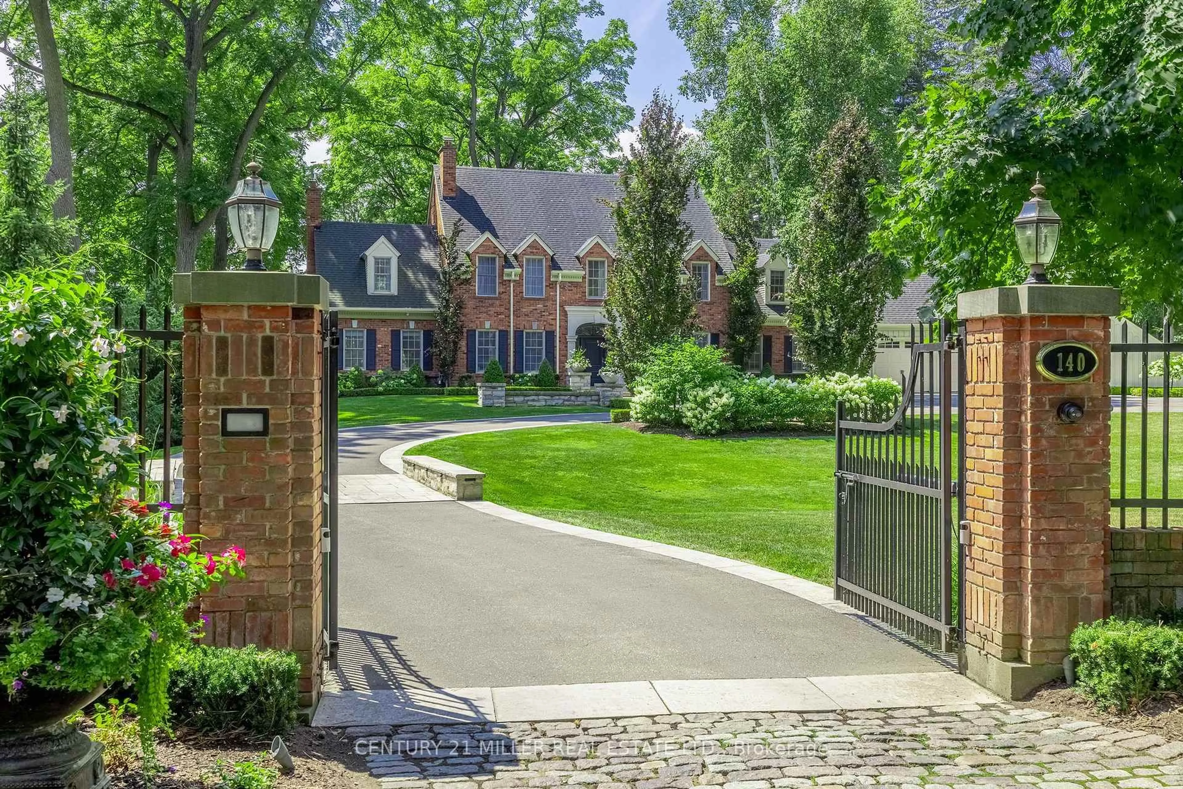 Home with brick exterior material, street for 140 Chartwell Rd, Oakville Ontario L6J 3Z6