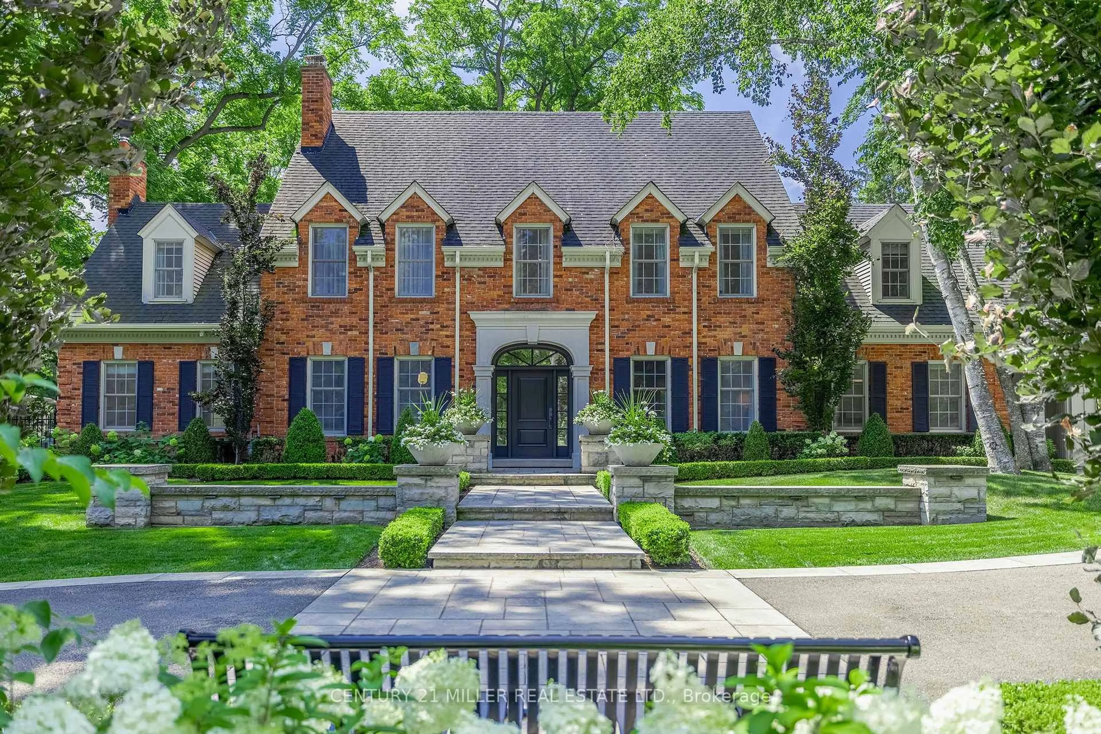 Home with brick exterior material, street for 140 Chartwell Rd, Oakville Ontario L6J 3Z6