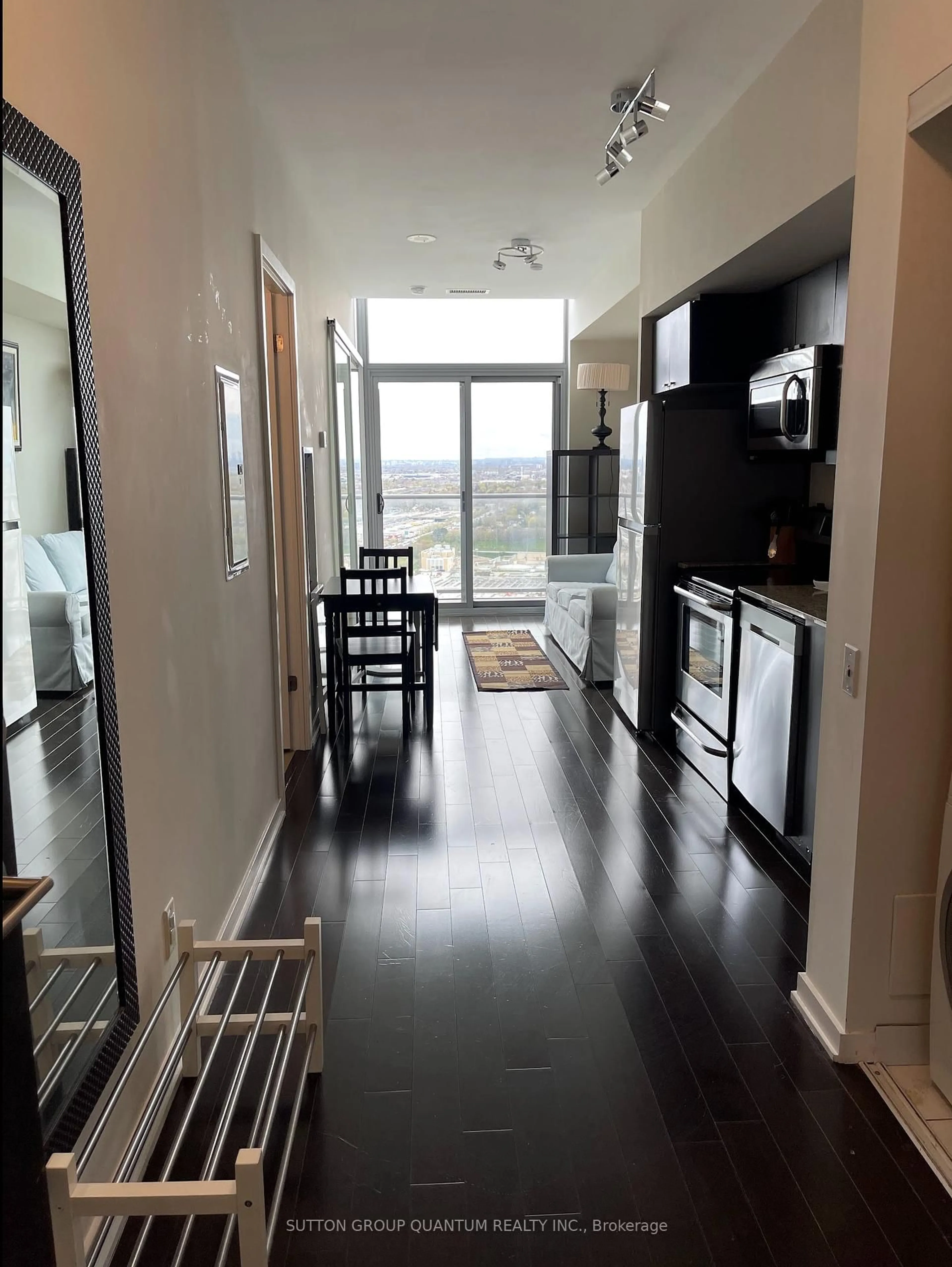 Indoor entryway for 105 The Queensway Ave #3509, Toronto Ontario M6S 5B5