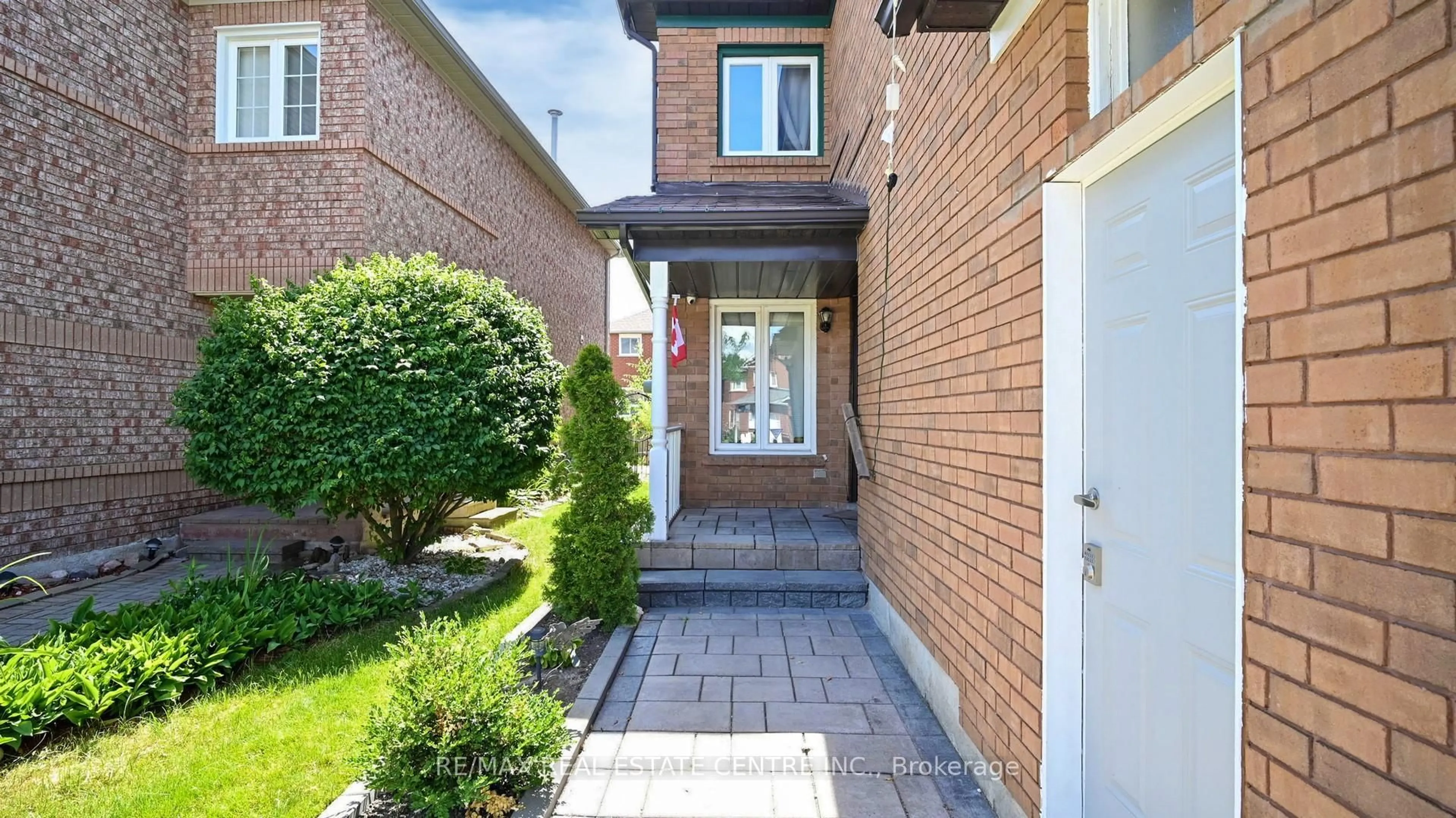 Home with brick exterior material, street for 6899 Bansbridge Cres, Mississauga Ontario L5N 6T1
