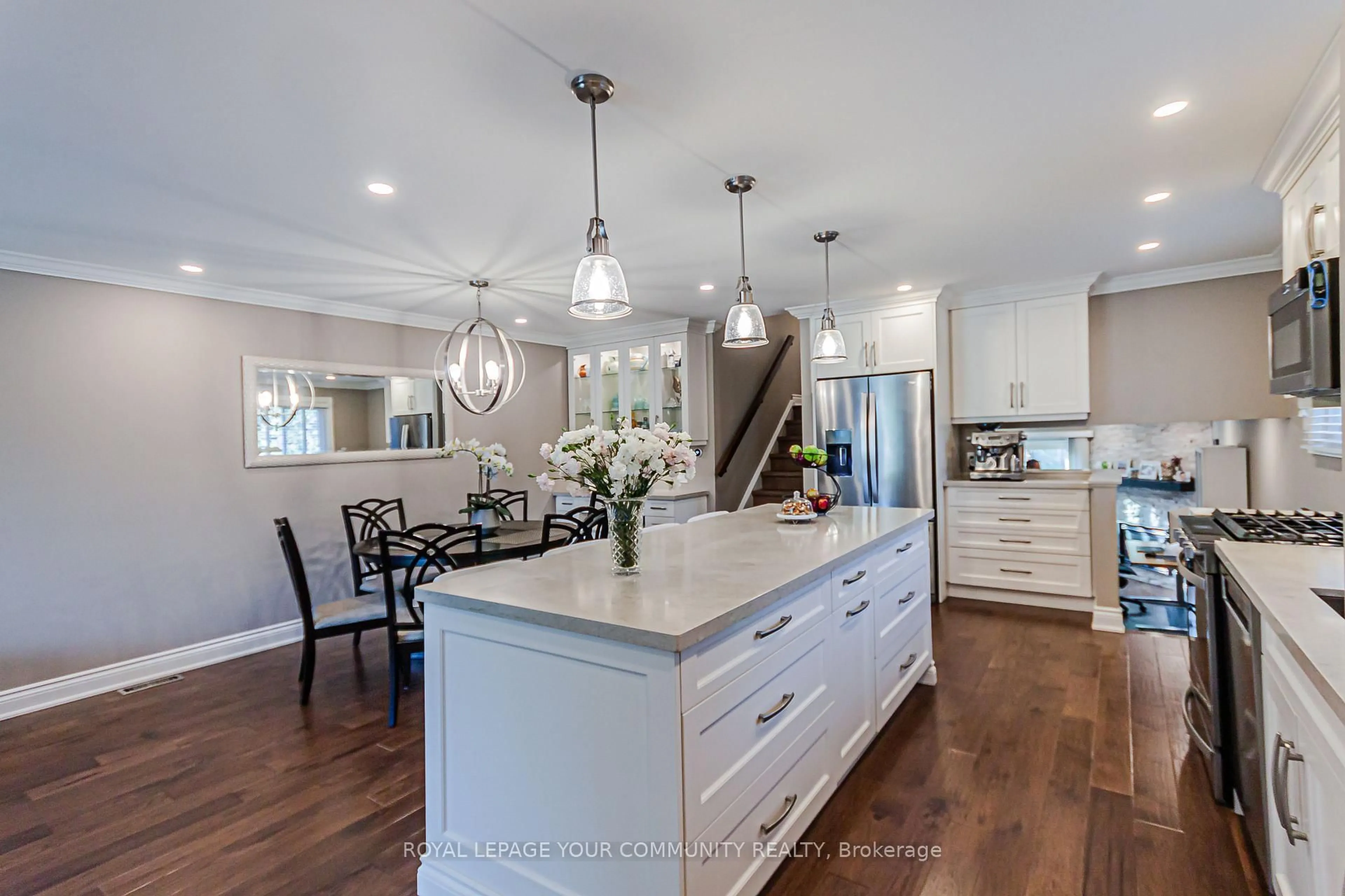 Open concept kitchen, unknown for 2903 Salerno Cres, Mississauga Ontario L5N 1T3