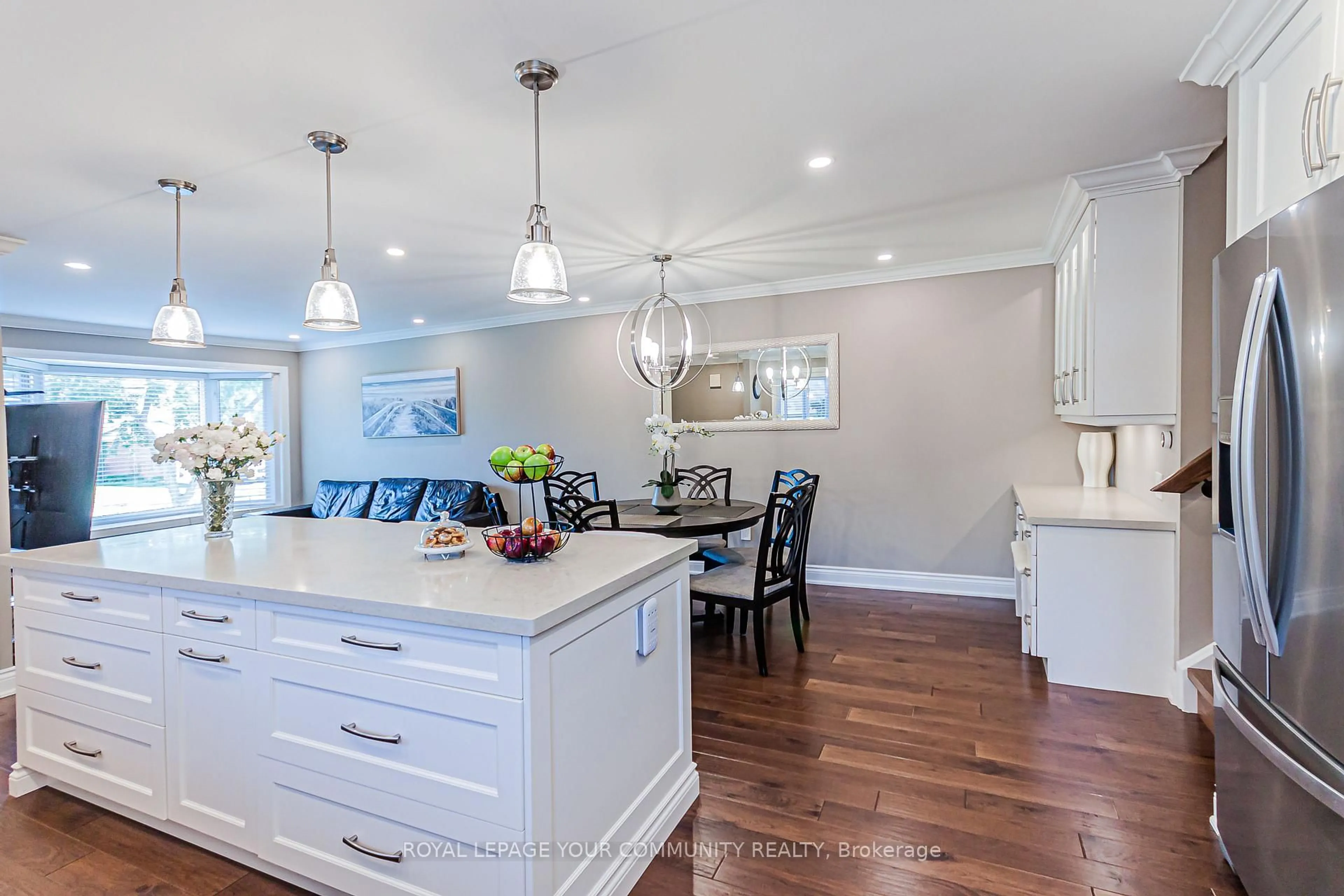 Open concept kitchen, unknown for 2903 Salerno Cres, Mississauga Ontario L5N 1T3