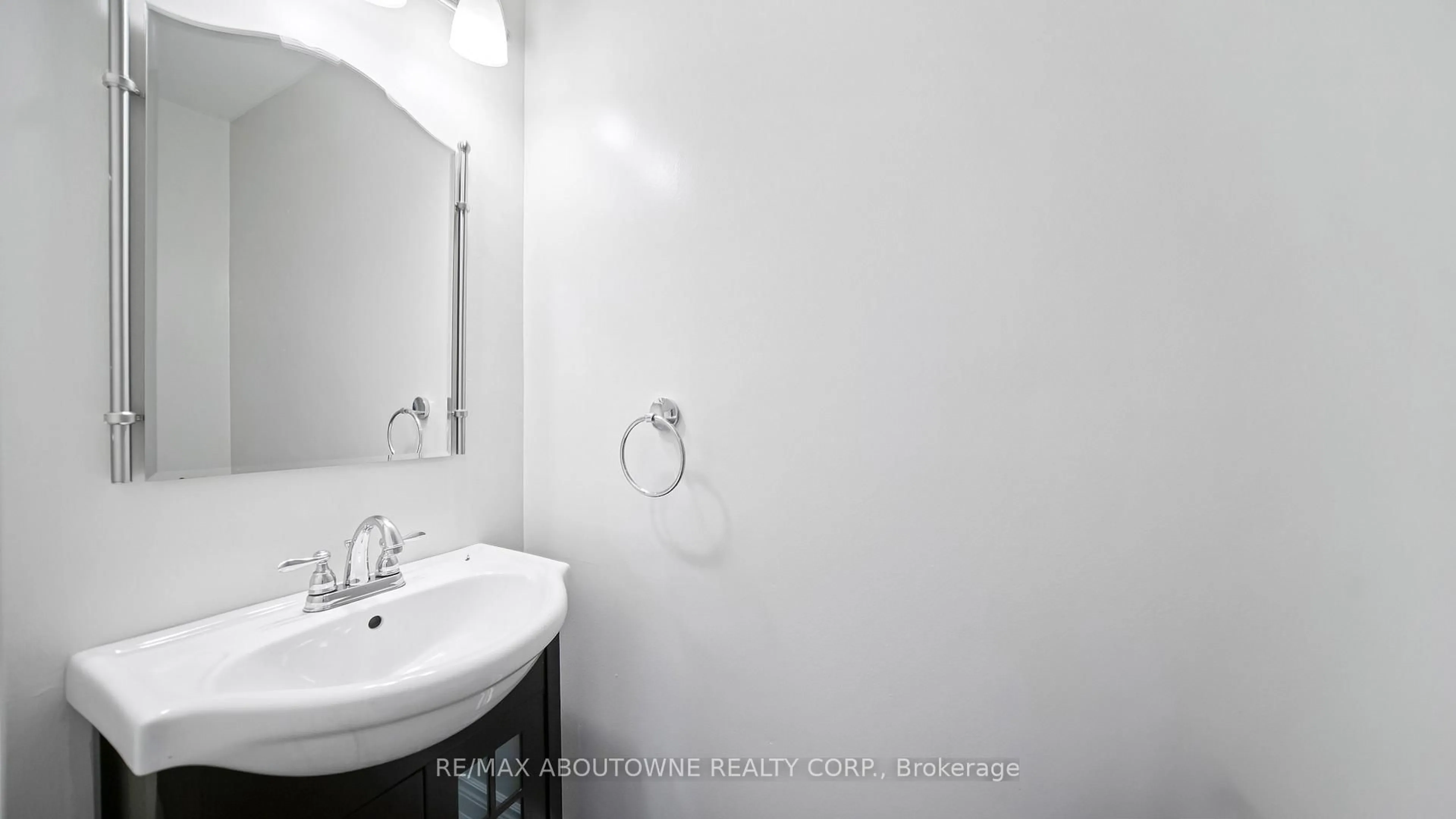 Standard bathroom, unknown for 1228 Cornerbrook Pl, Mississauga Ontario L5C 3J4