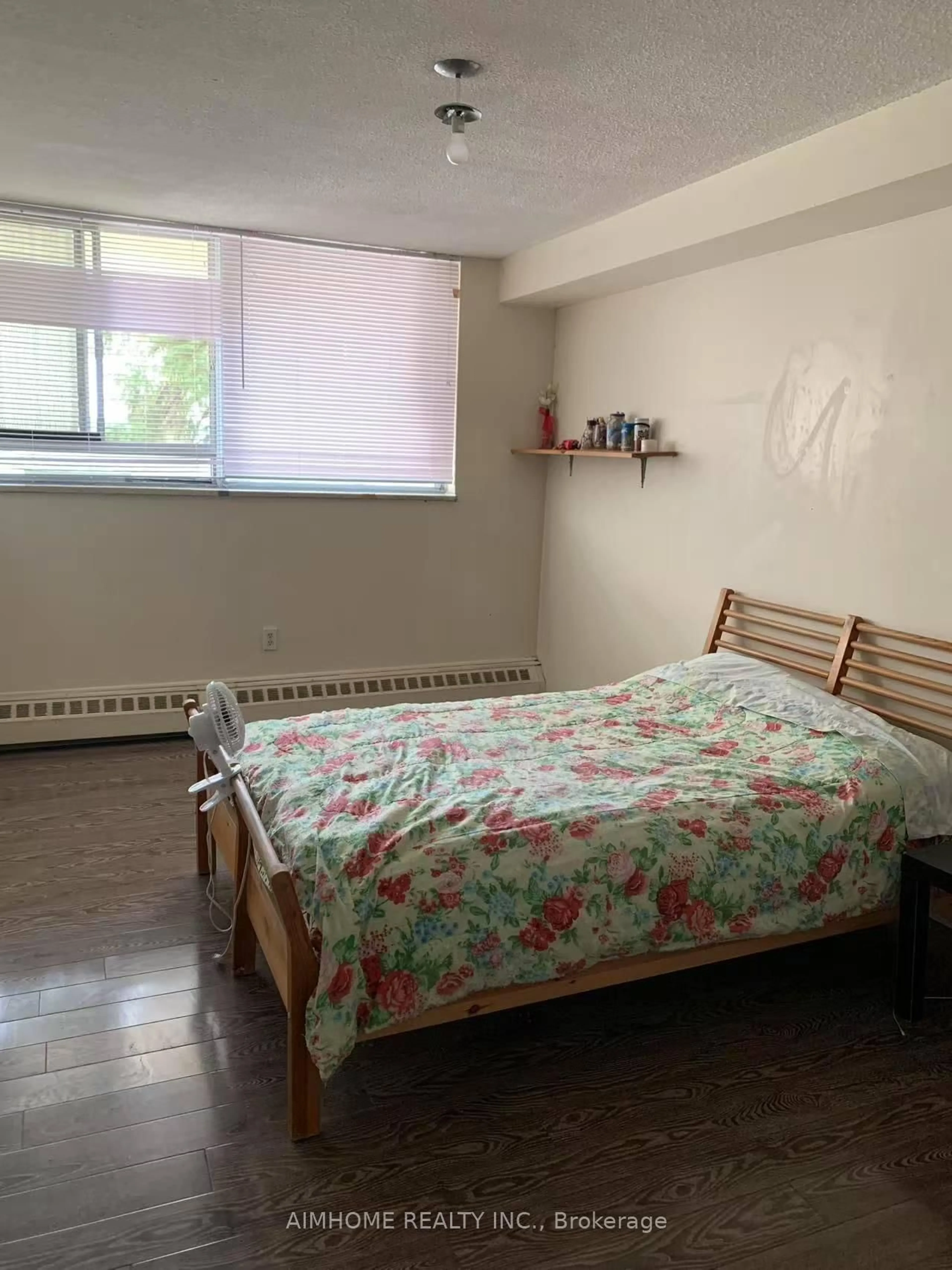 A pic of a room for 1050 Stainton Dr #219, Mississauga Ontario L5C 2T7