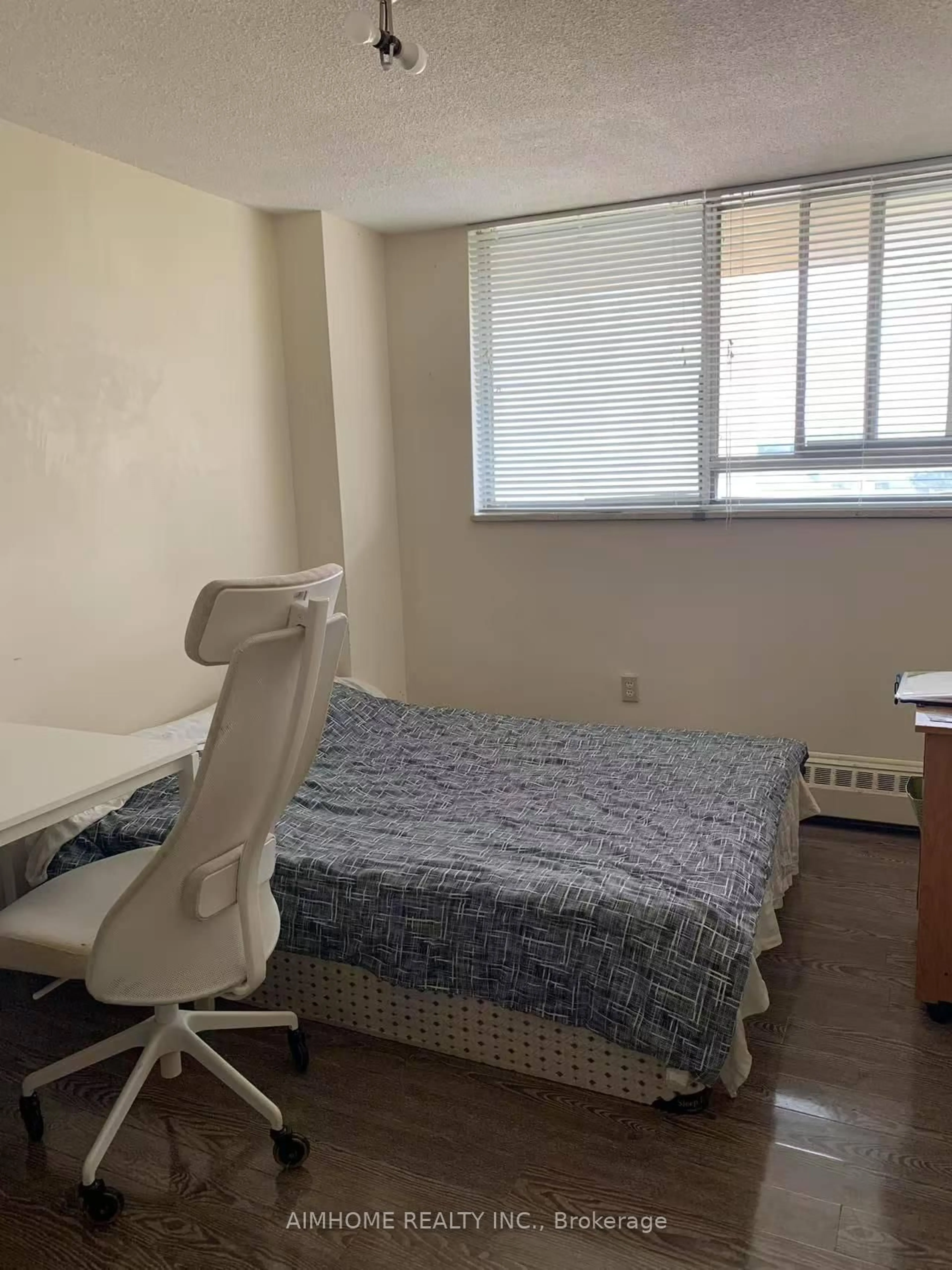 A pic of a room for 1050 Stainton Dr #219, Mississauga Ontario L5C 2T7