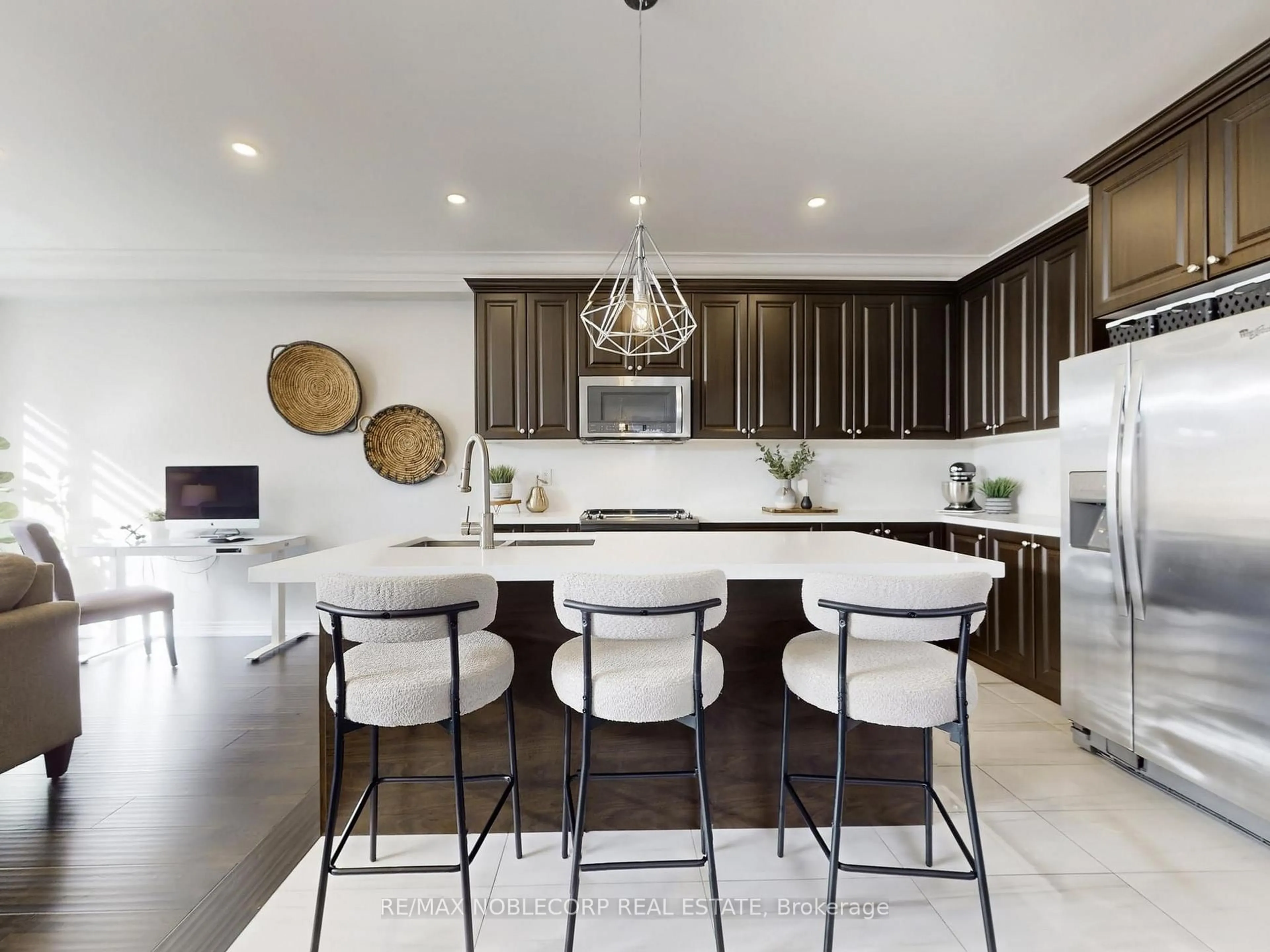 Open concept kitchen, ceramic/tile floor for 593 Settlers Rd, Oakville Ontario L6M 4K6