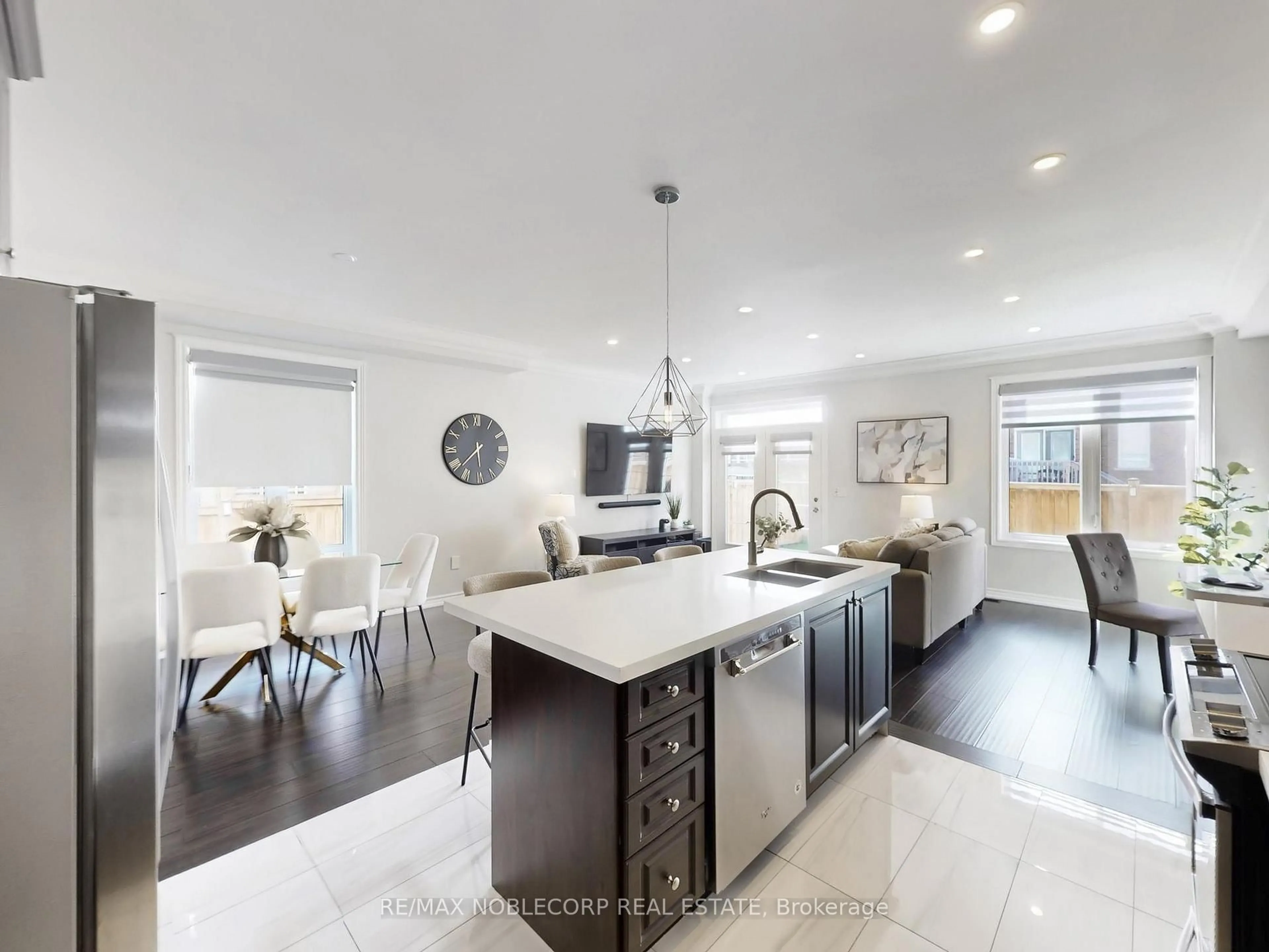 Open concept kitchen, ceramic/tile floor for 593 Settlers Rd, Oakville Ontario L6M 4K6