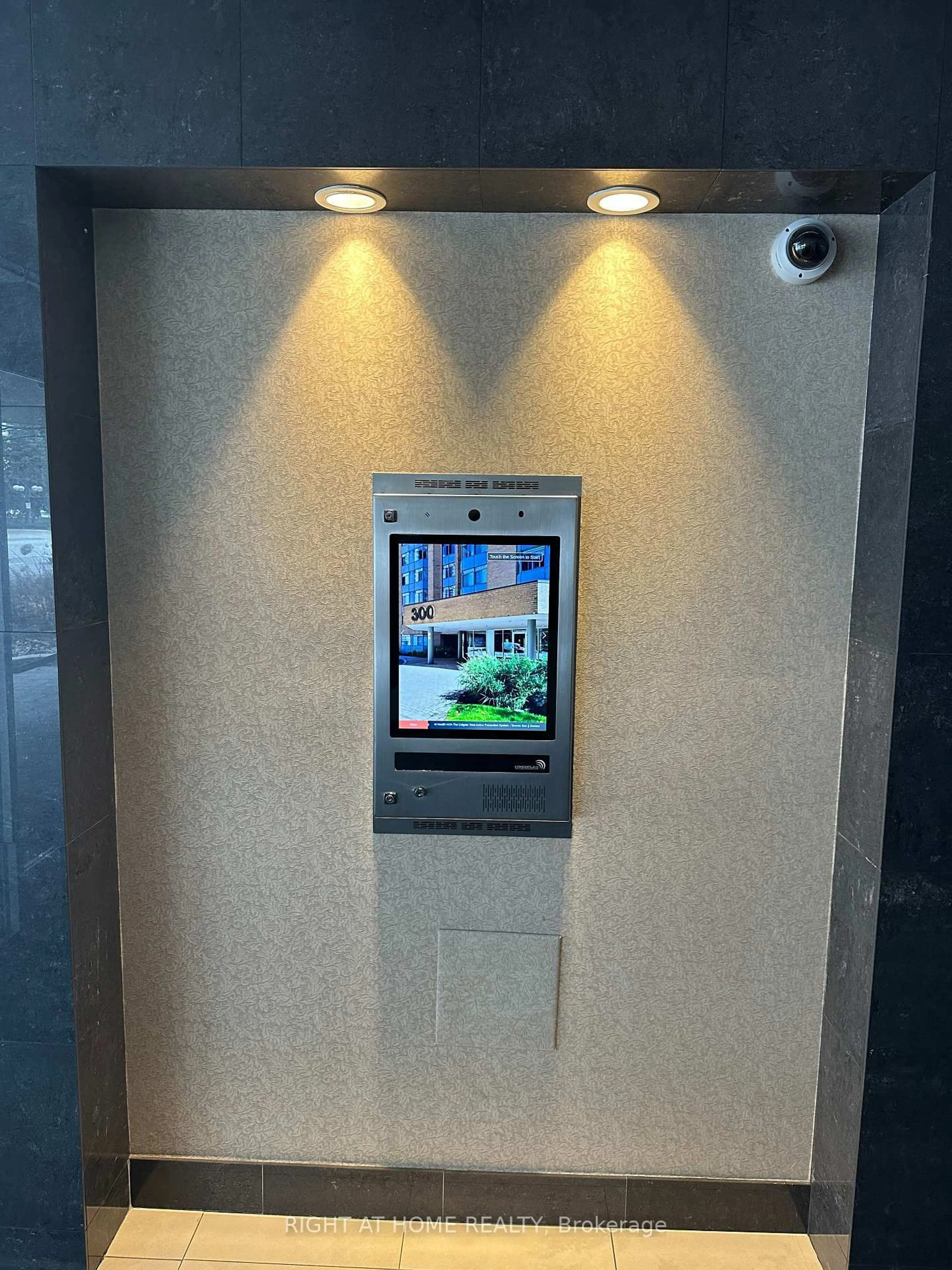 Indoor foyer for 300 Webb Dr #1406, Mississauga Ontario L5B 3W3