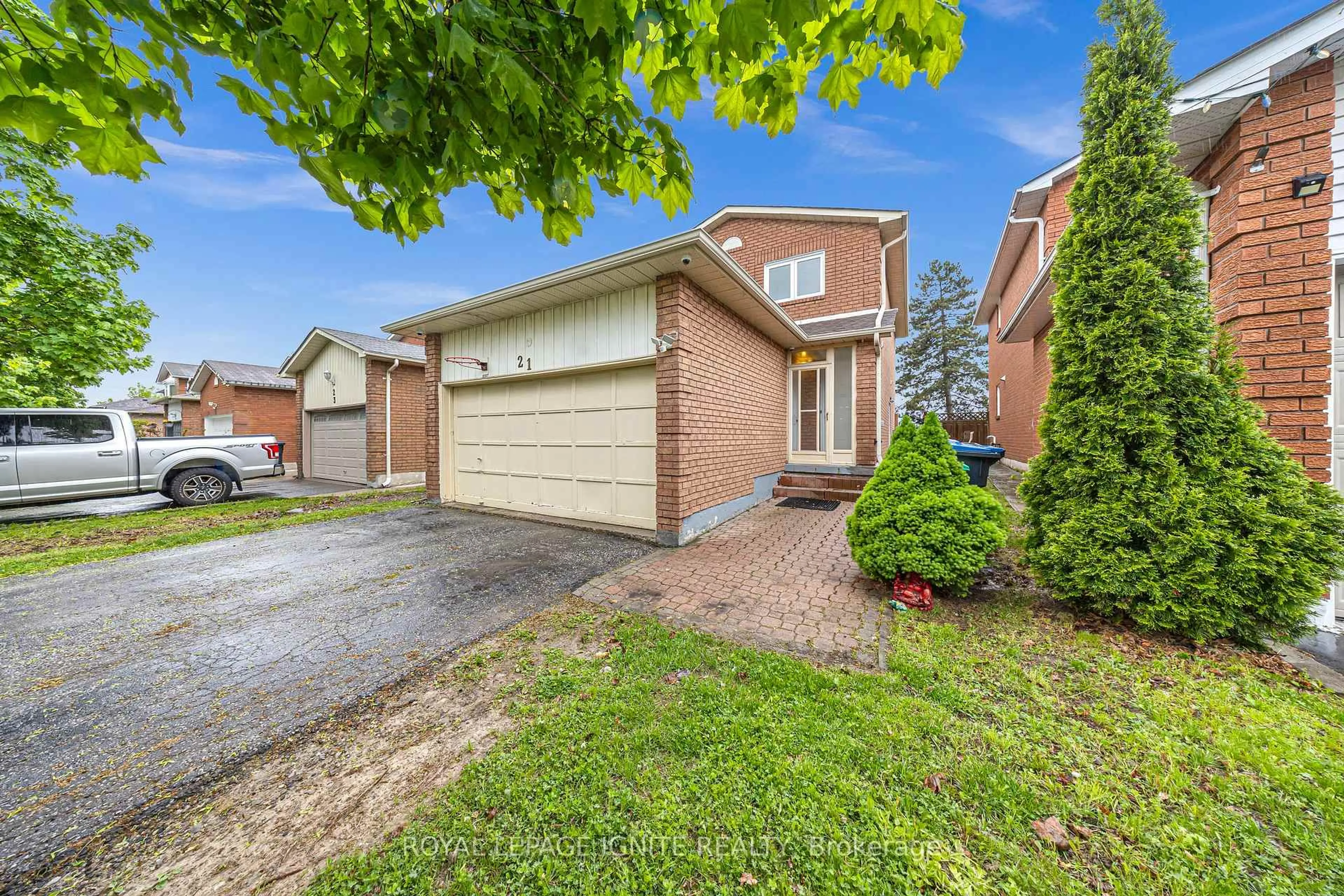 Home with brick exterior material, street for 21 Toba Cres, Brampton Ontario L6Z 4R6