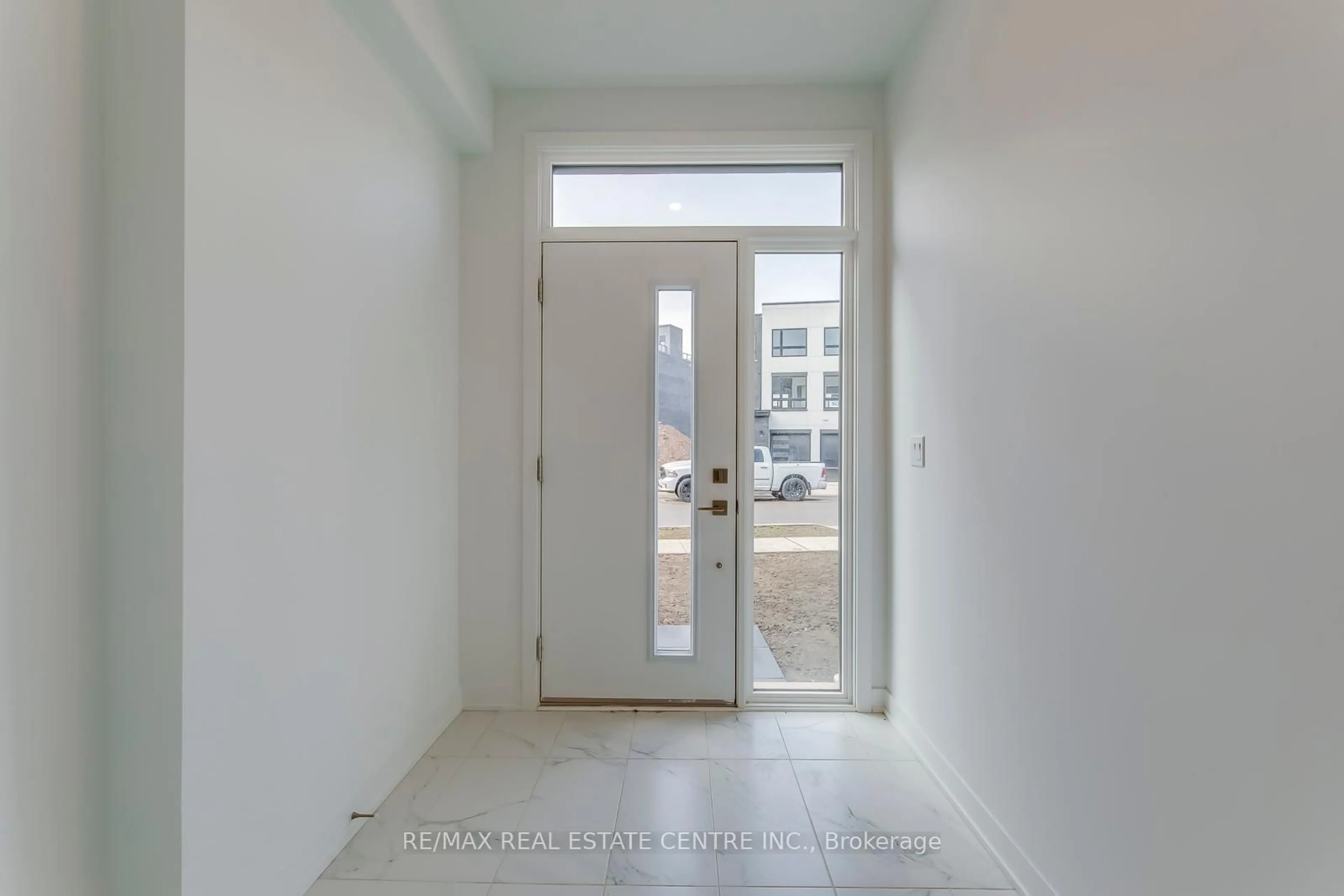 Indoor entryway for 3049 Trailside Dr, Oakville Ontario L6M 5R5