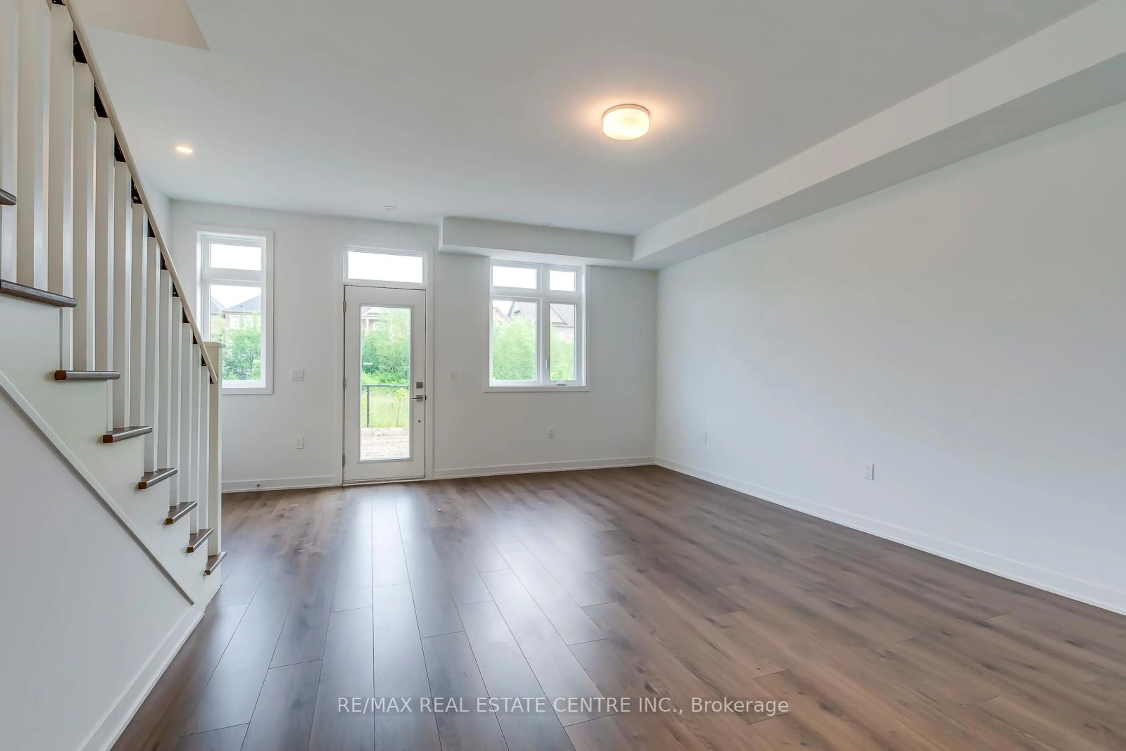 A pic of a room for 3049 Trailside Dr, Oakville Ontario L6M 5R5