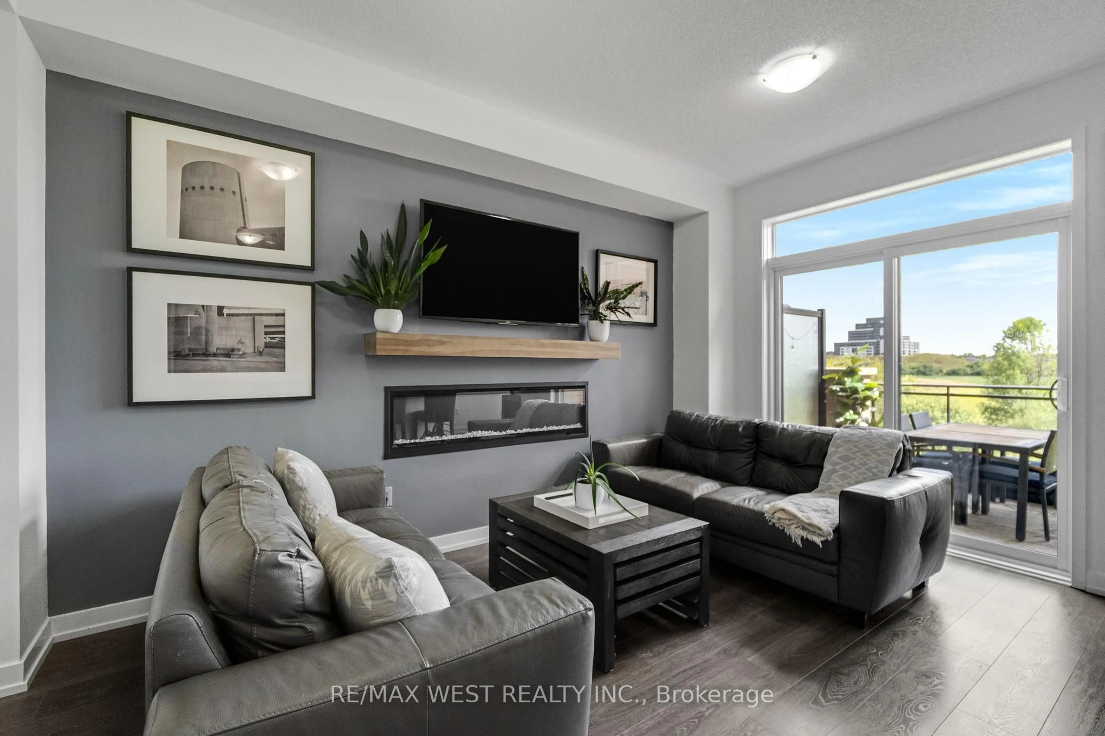Living room with furniture, unknown for 3179 Mintwood Circ, Oakville Ontario L6H 0N9