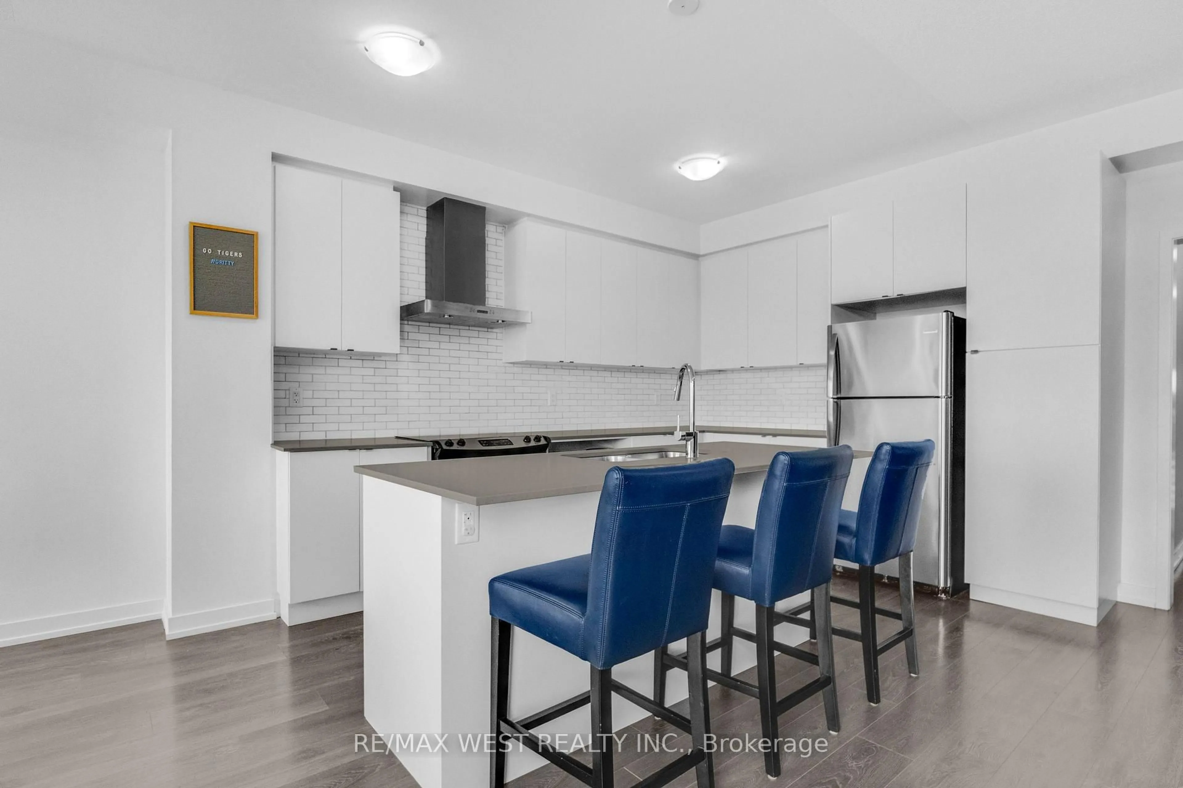 Unknown for 3179 Mintwood Circ, Oakville Ontario L6H 0N9