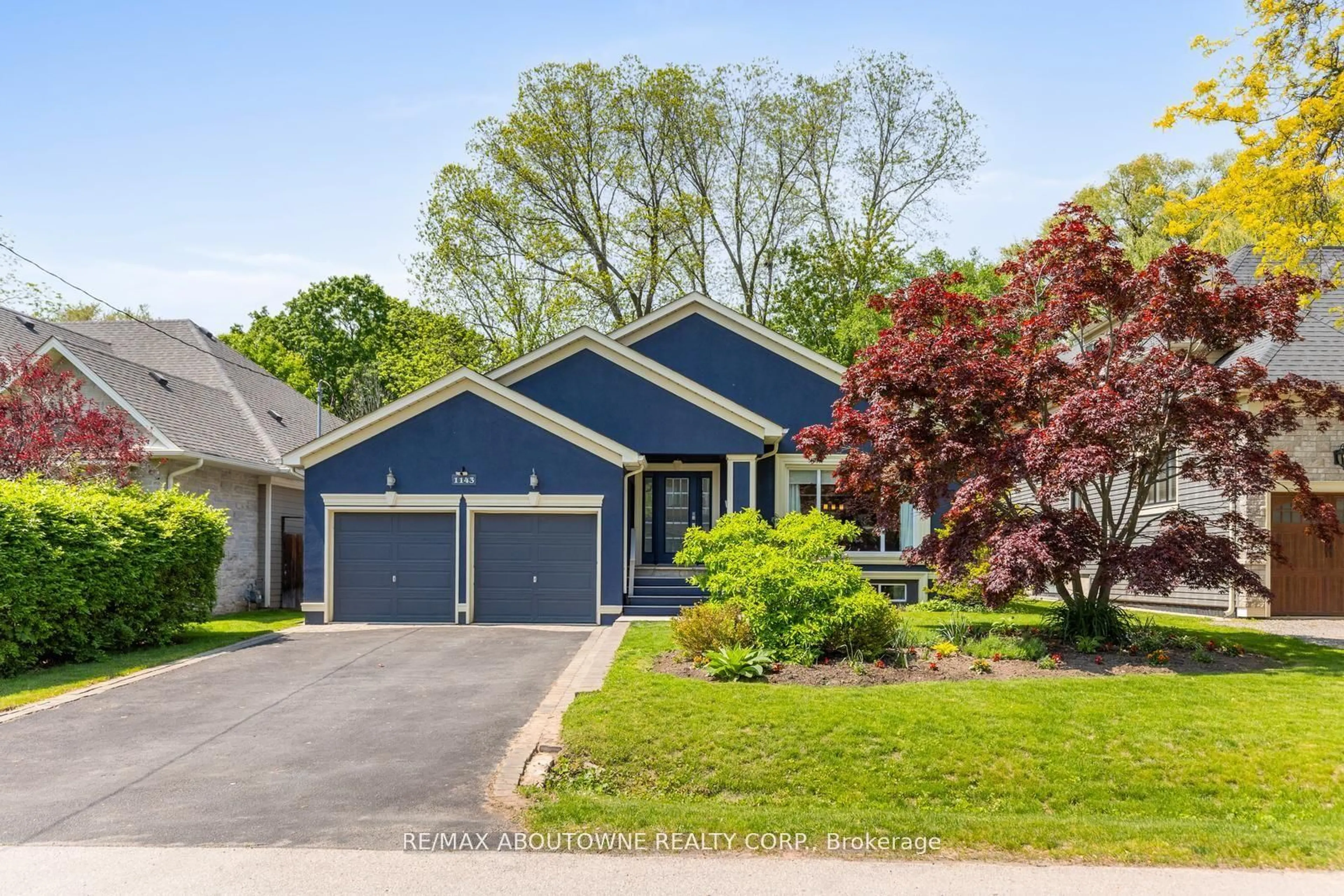 Home with vinyl exterior material, street for 1143 Shaw St, Oakville Ontario L6L 2S1