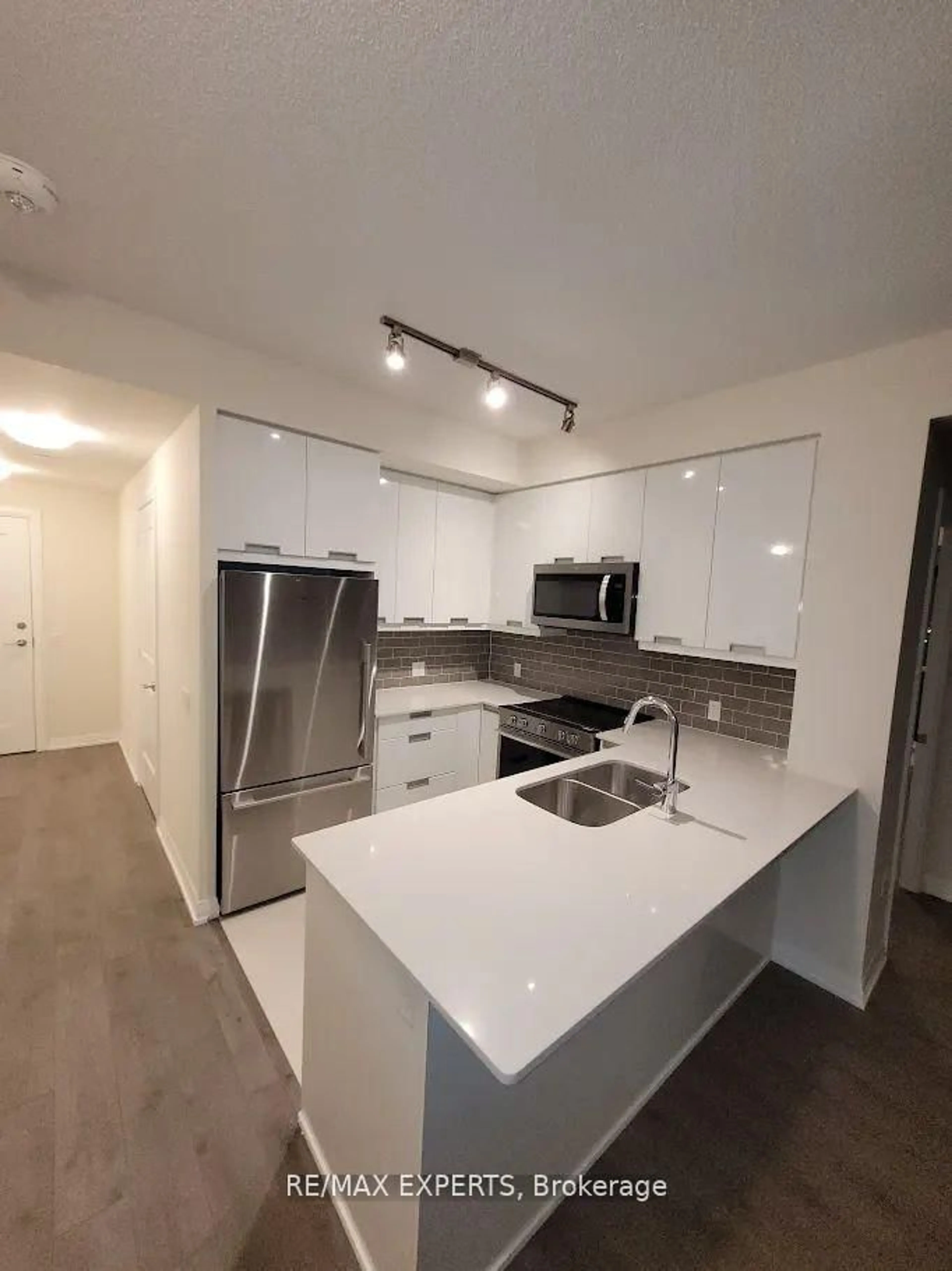 Standard kitchen, unknown for 35 Watergarden Dr #2915, Mississauga Ontario L5R 0G8