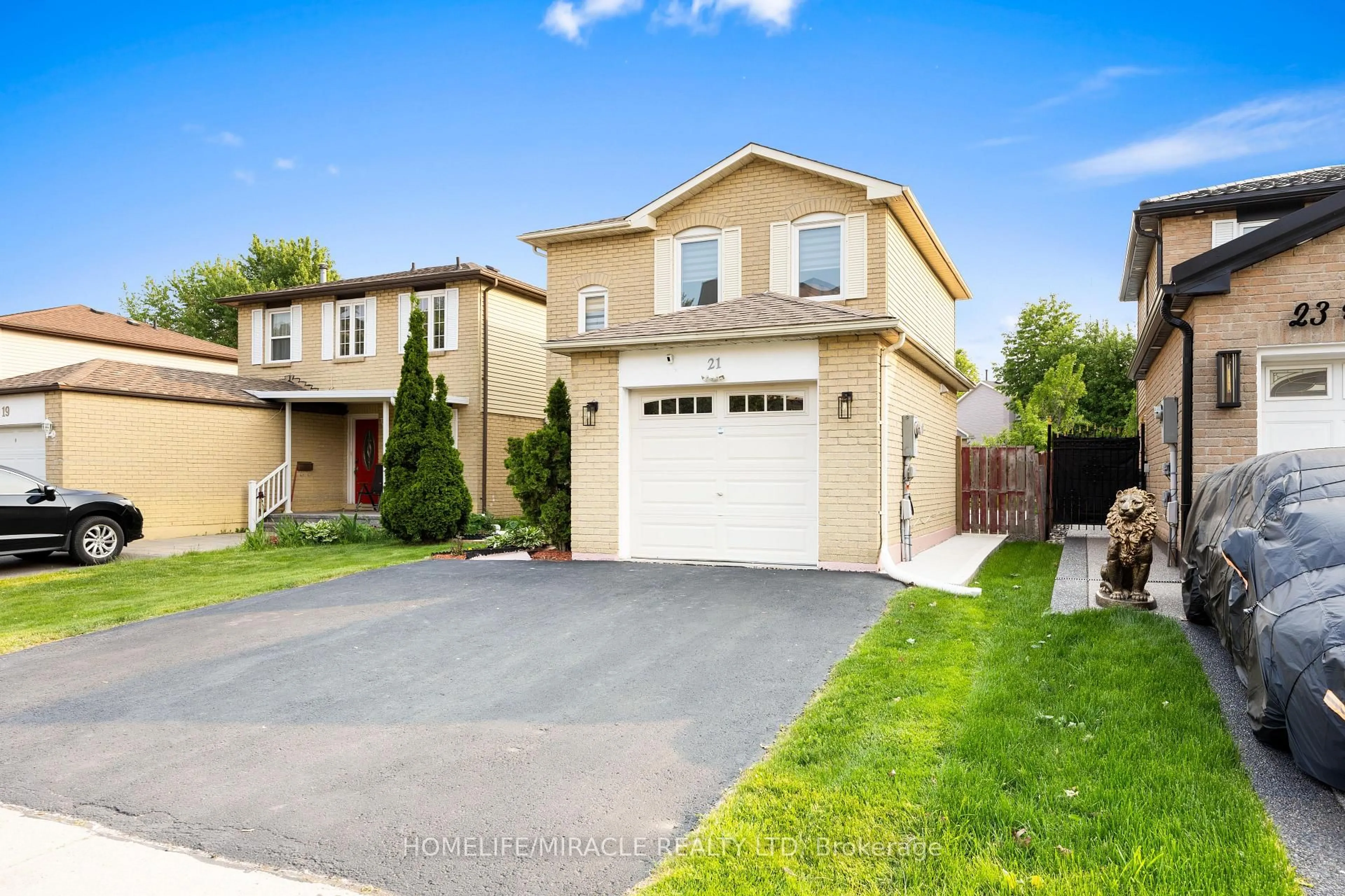 Home with vinyl exterior material, street for 21 Folkstone Cres, Brampton Ontario L6T 3M4