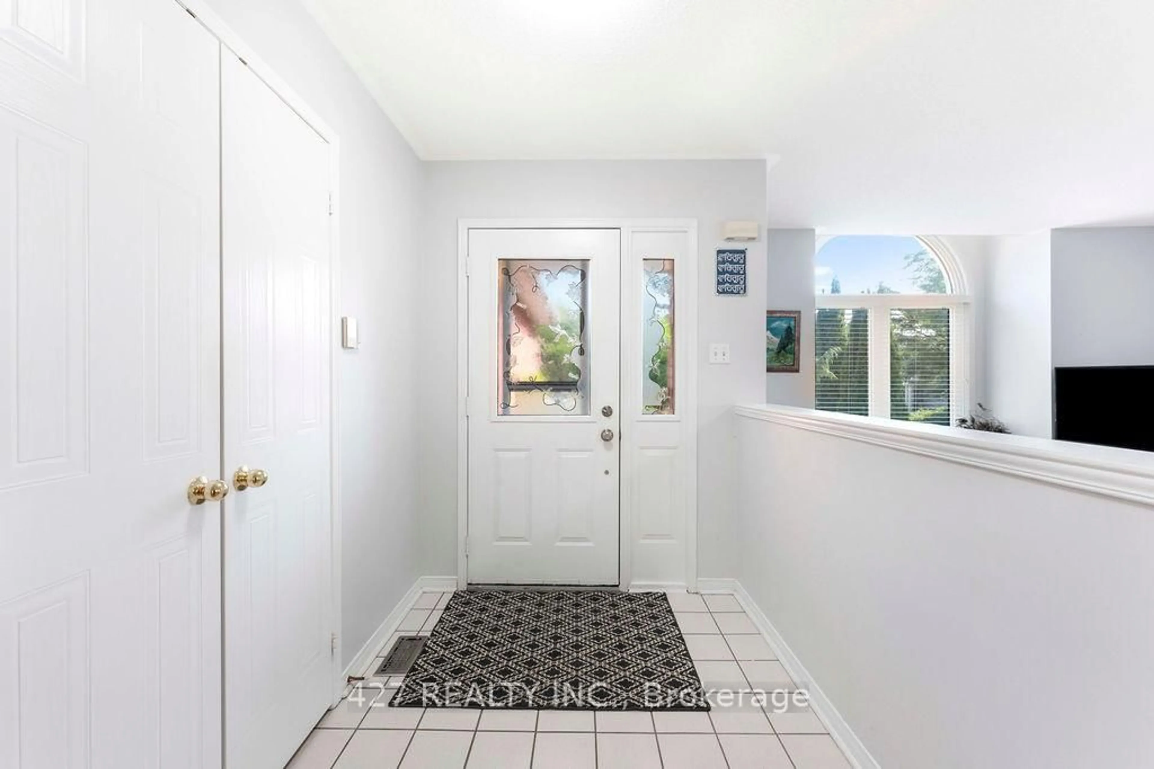 Indoor entryway for 59 Eastview Cres, Orangeville Ontario L9W 4X4