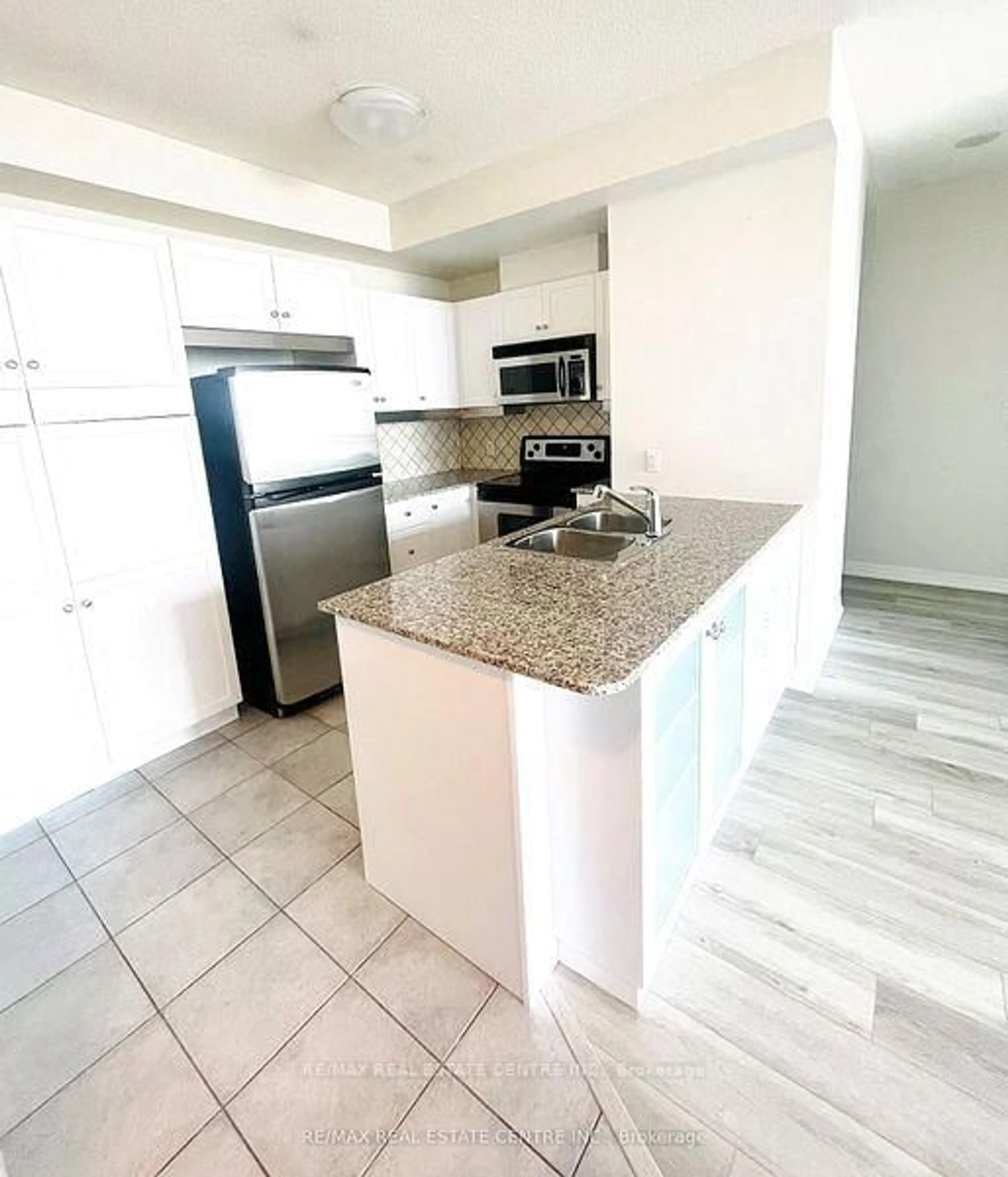 Standard kitchen, ceramic/tile floor for 1359 Rathburn Rd #1901, Mississauga Ontario L4W 5P7