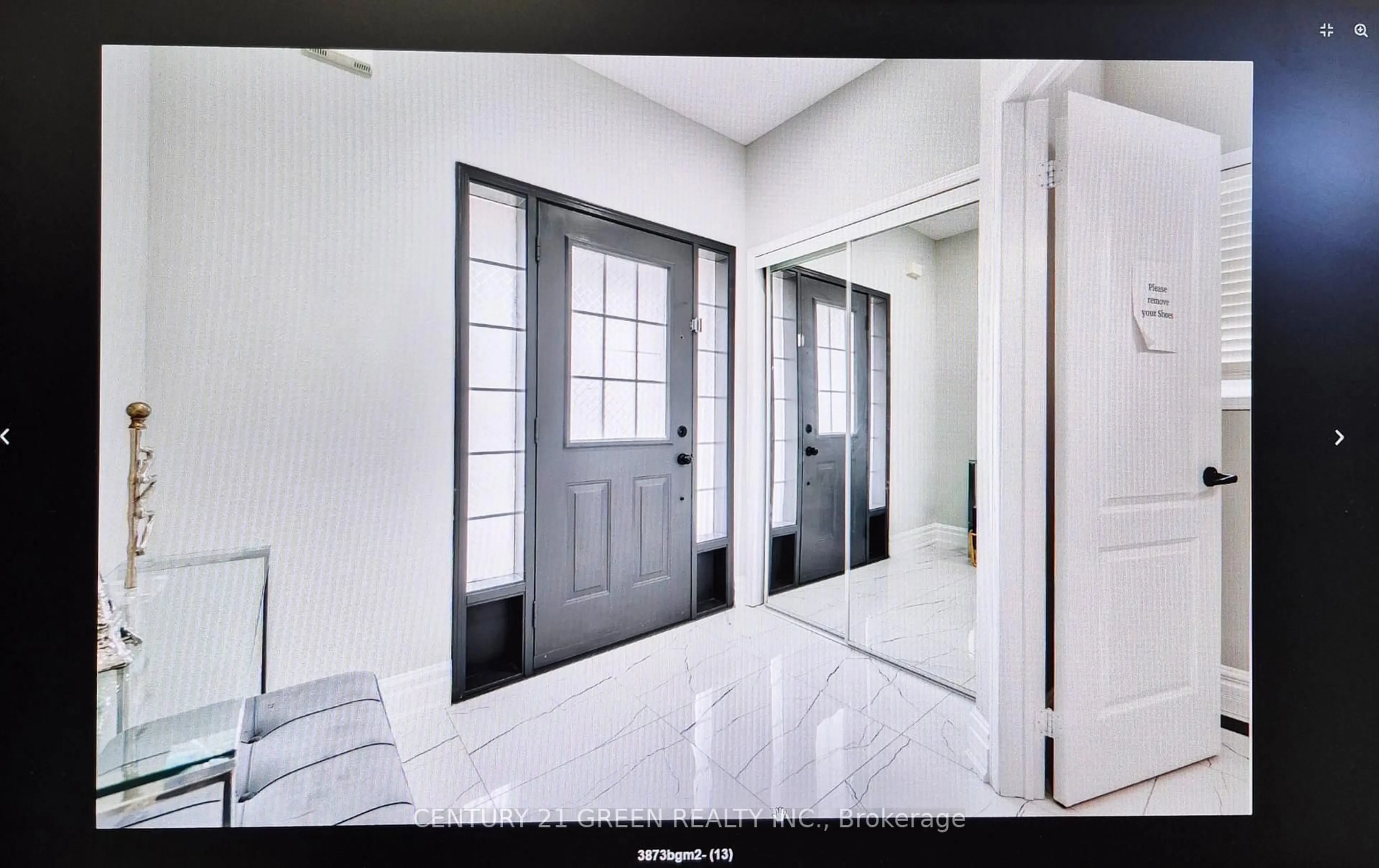 Indoor entryway for 3873 Brinwood Gate, Mississauga Ontario L5M 7H3